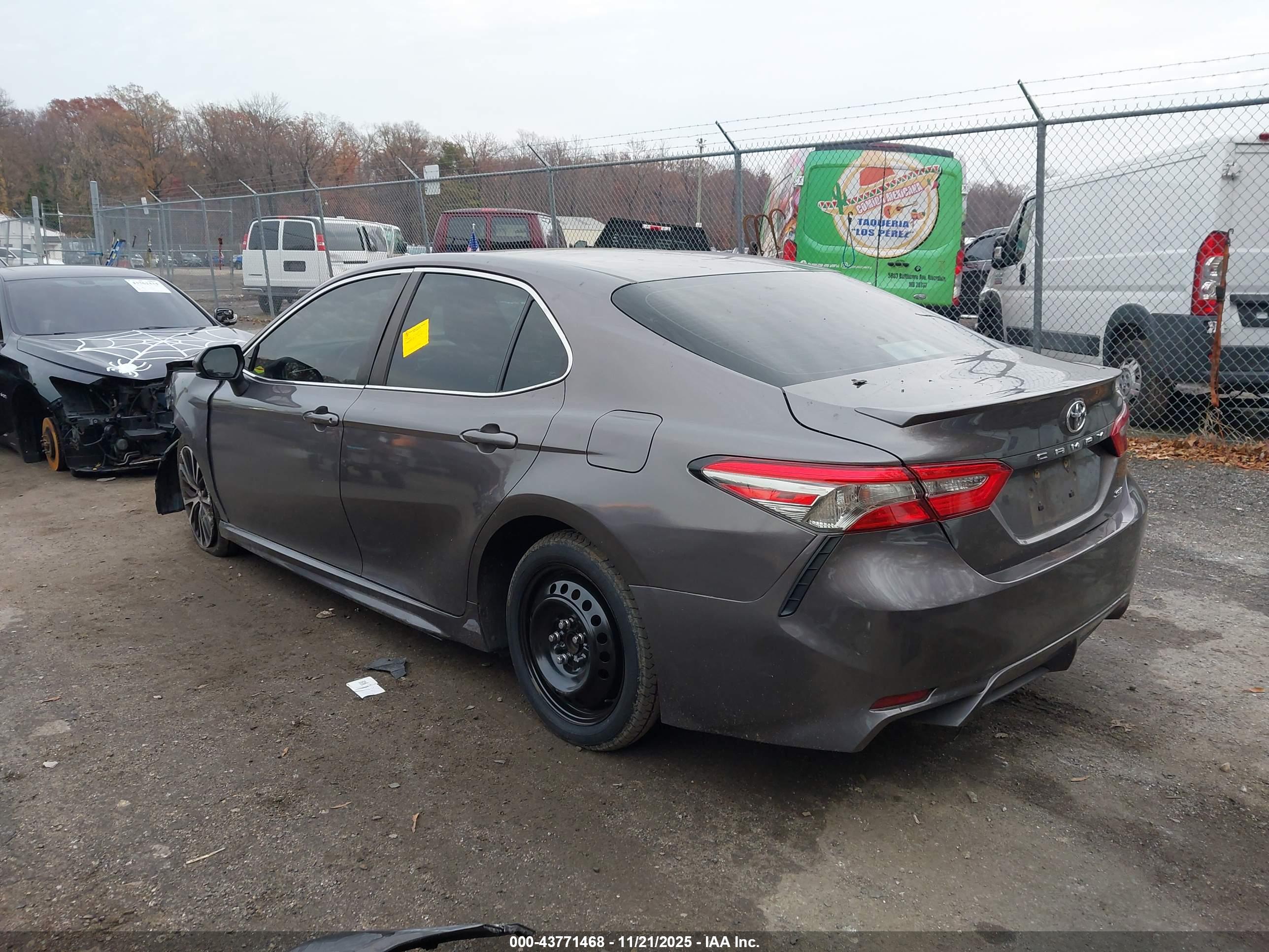 TOYOTA CAMRY image 3
