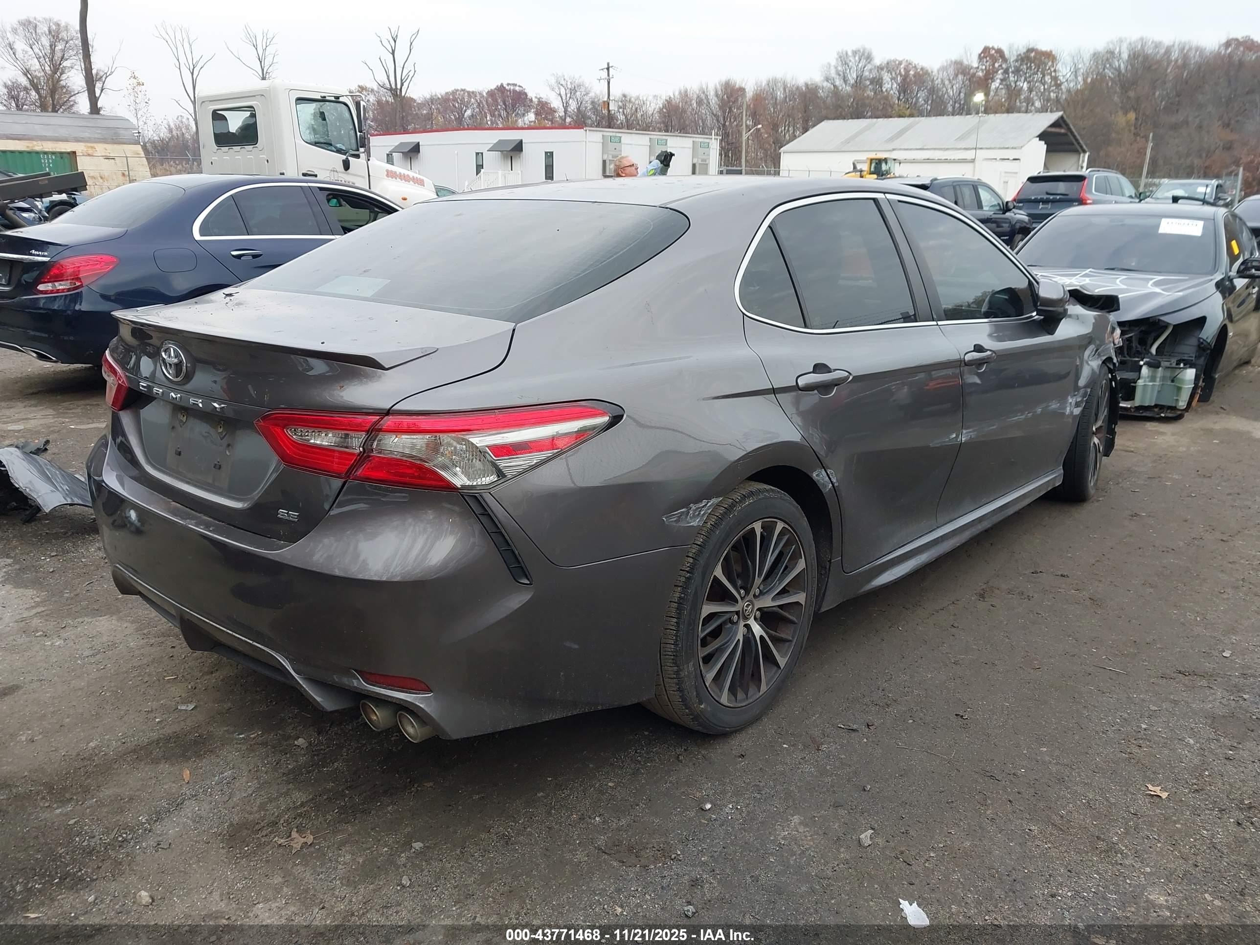 TOYOTA CAMRY image 4