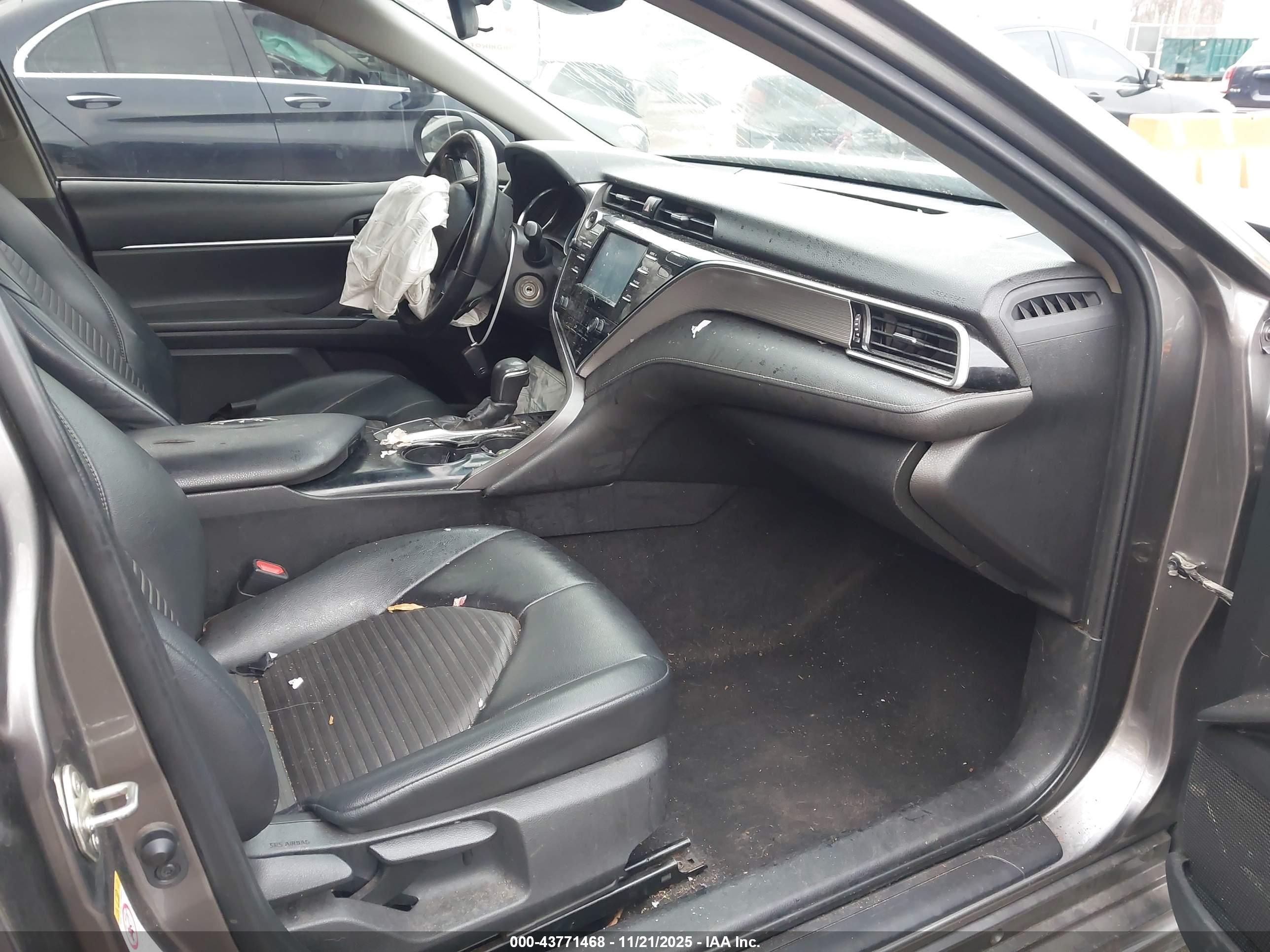 TOYOTA CAMRY image 5
