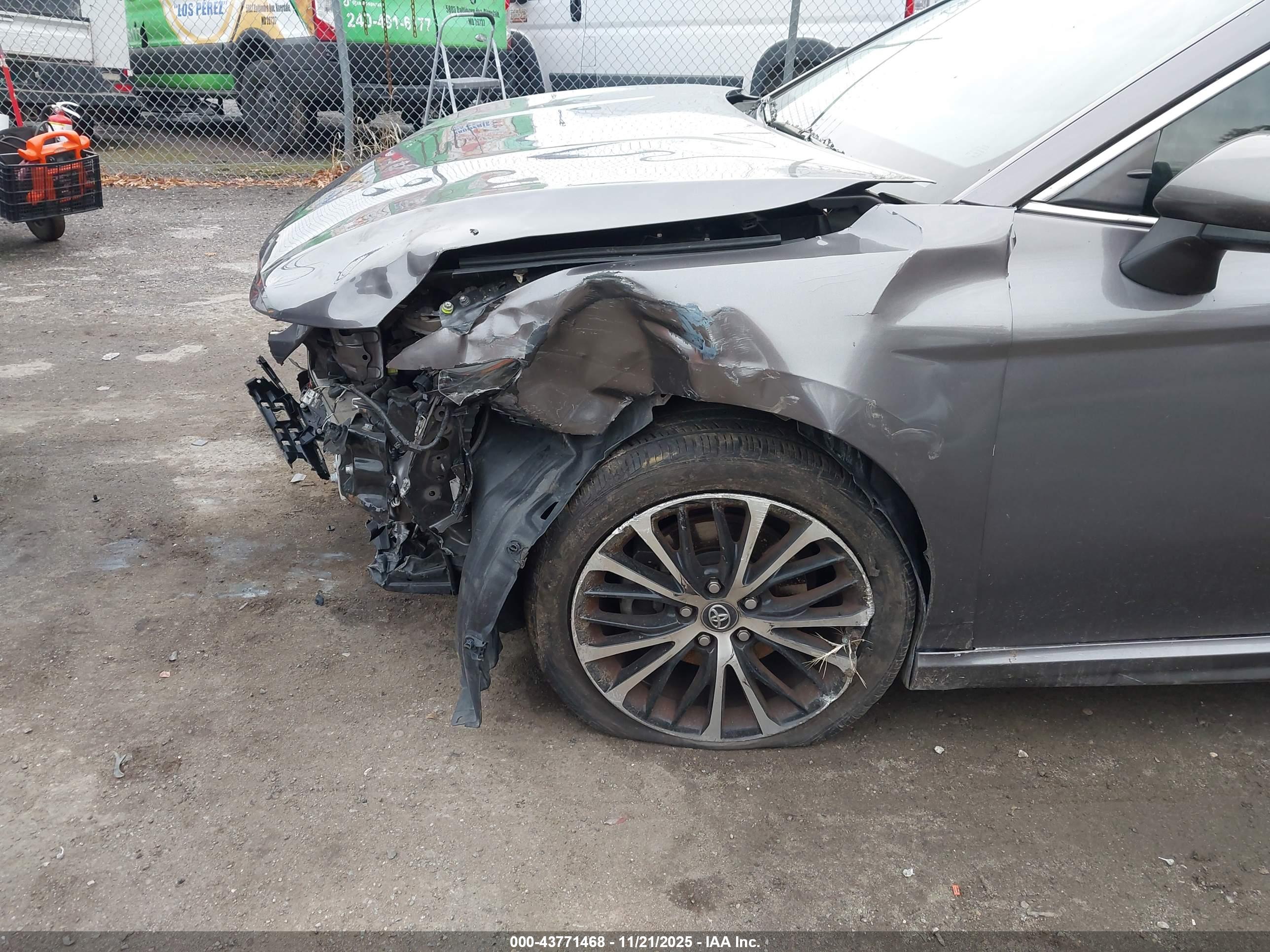 TOYOTA CAMRY image 6