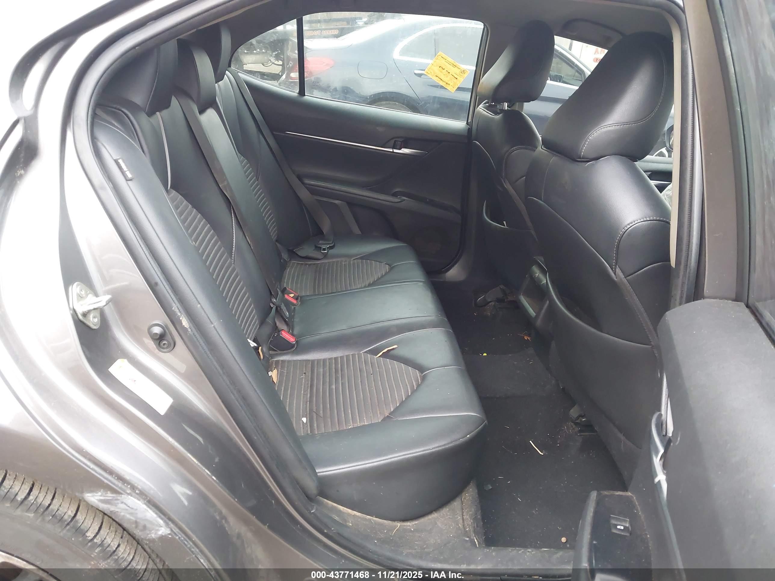 TOYOTA CAMRY image 8