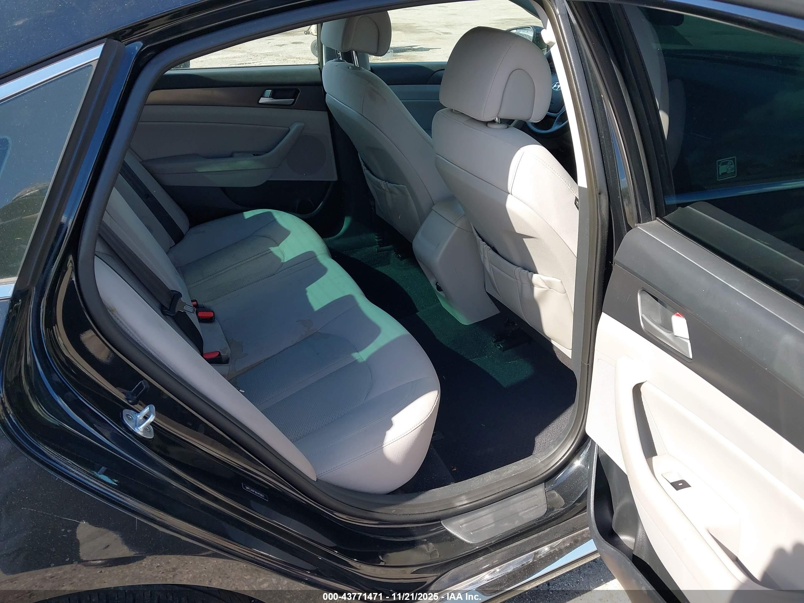 HYUNDAI SONATA image 8