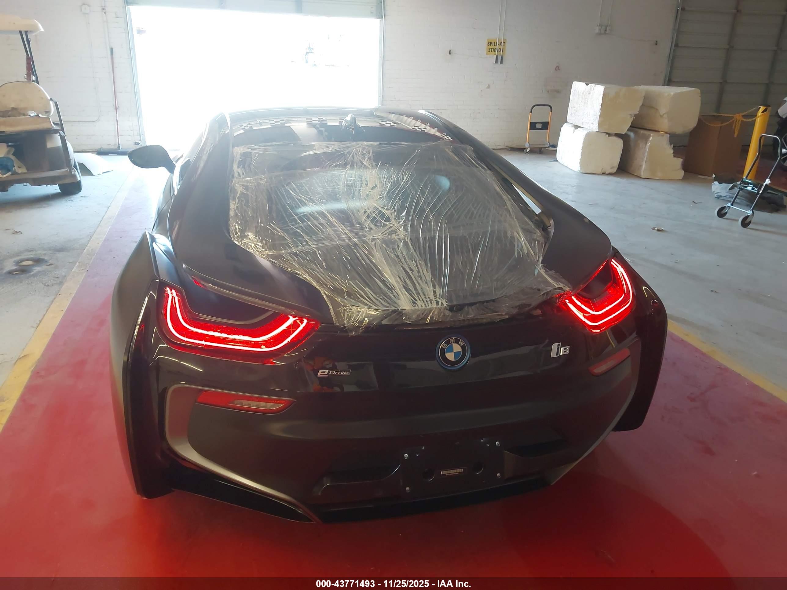 BMW I8 image 6