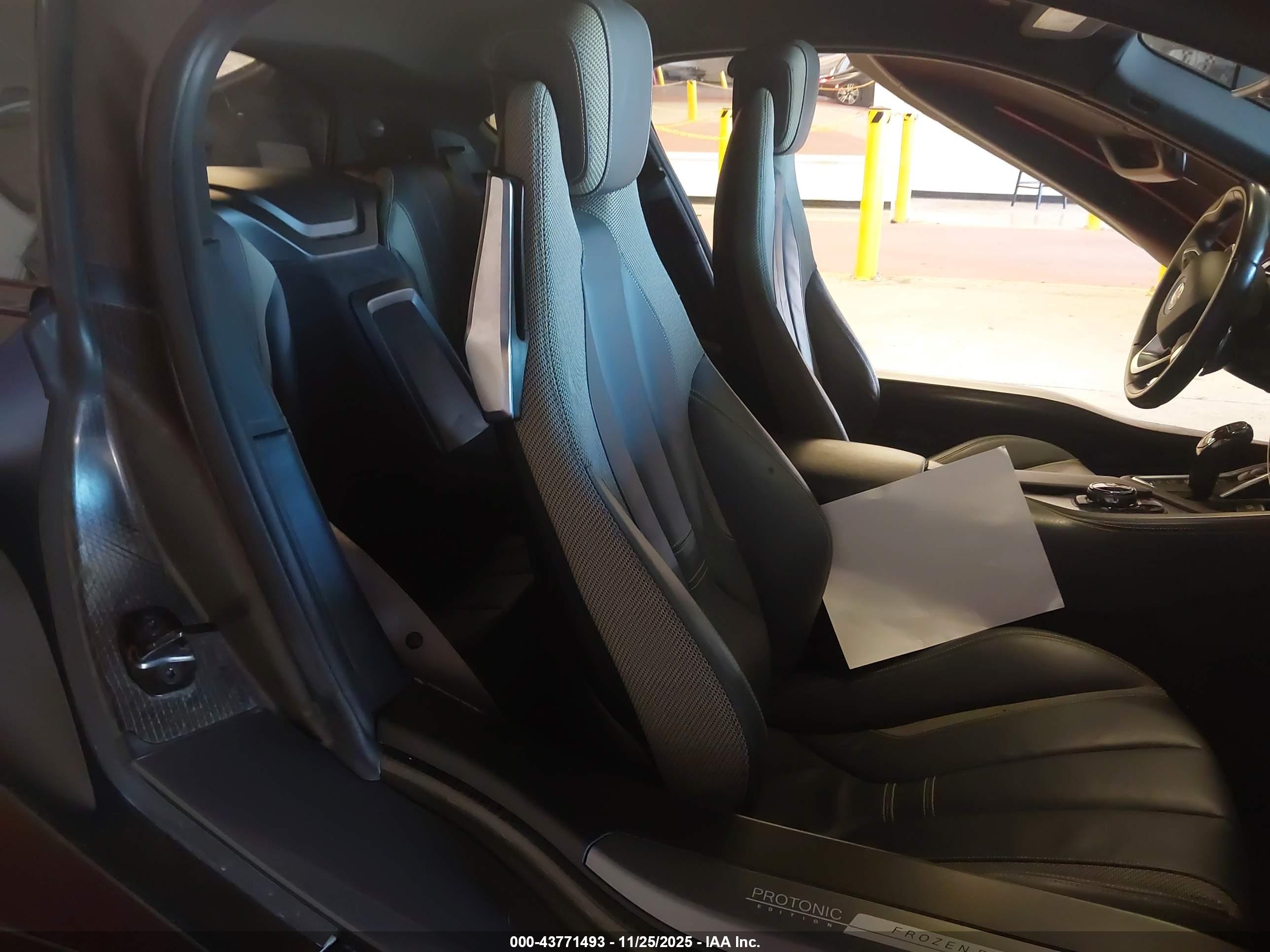 BMW I8 image 8