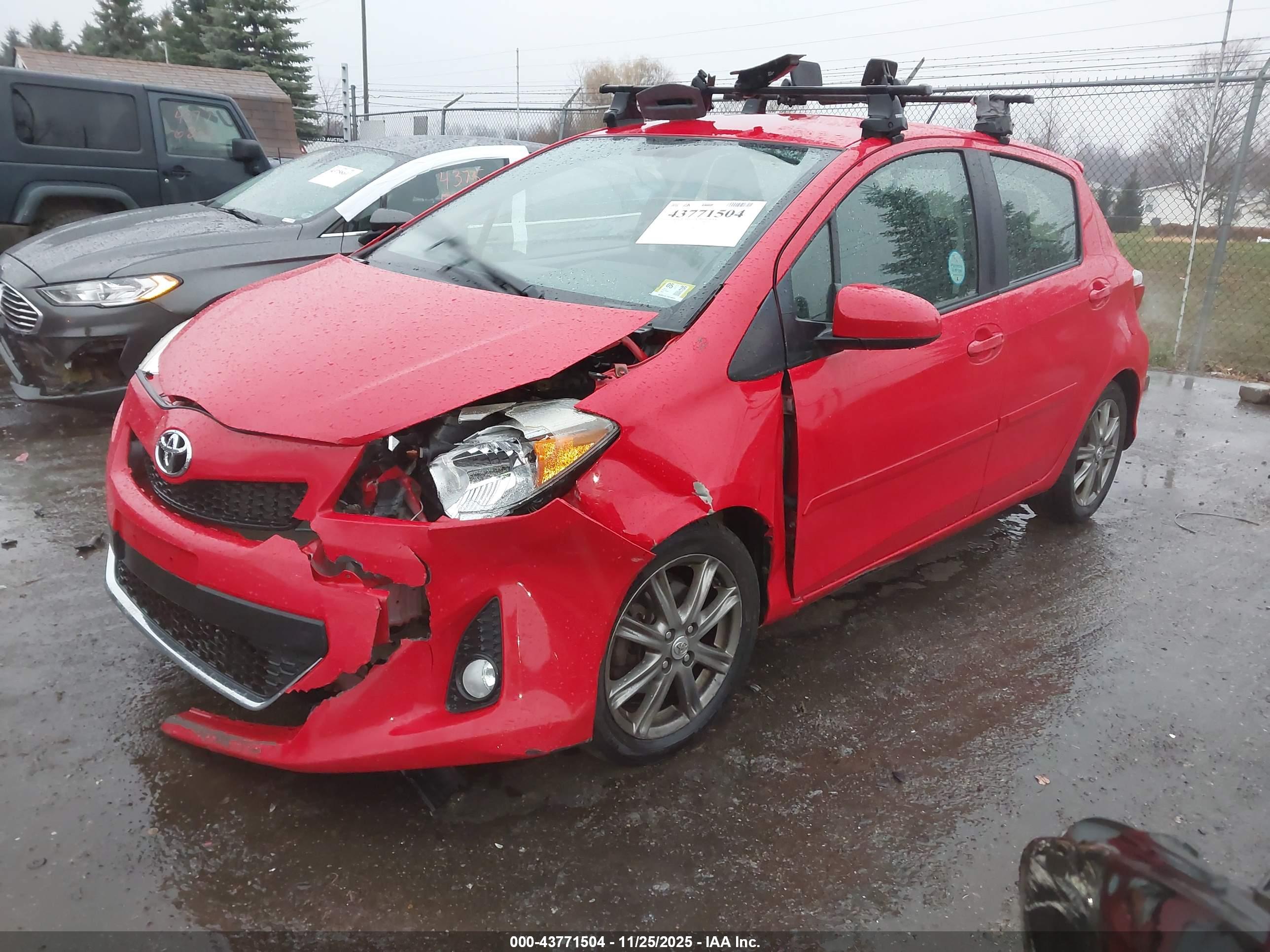 TOYOTA YARIS image 2