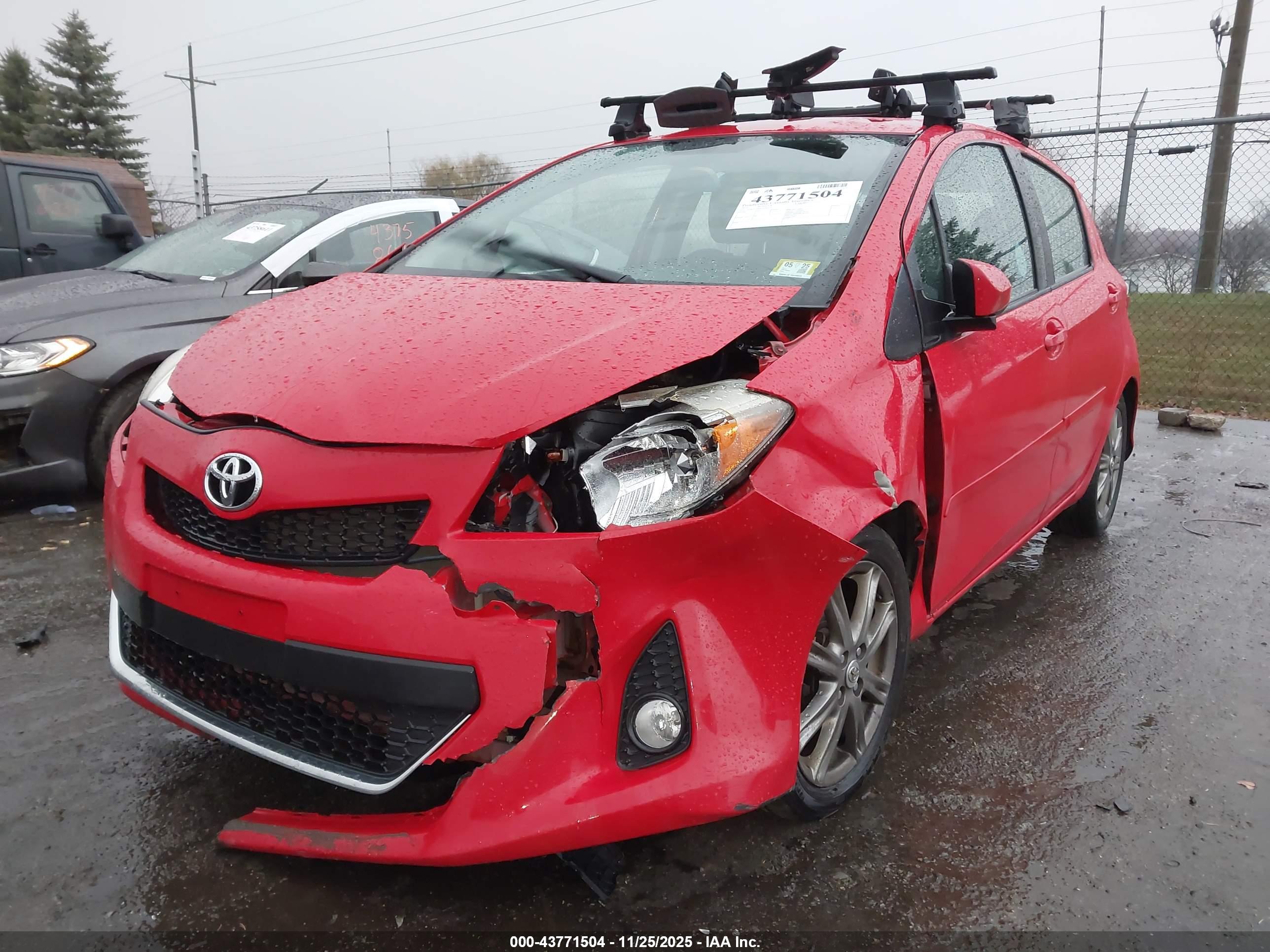 TOYOTA YARIS image 6