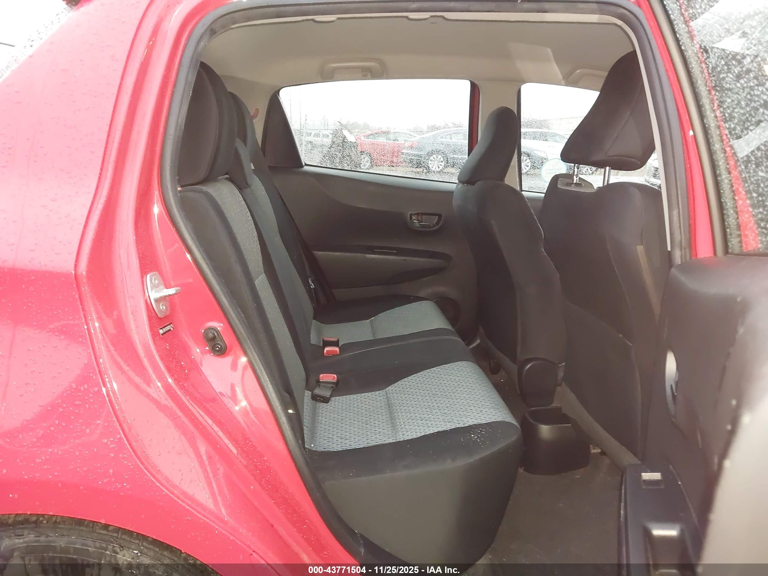 TOYOTA YARIS image 8