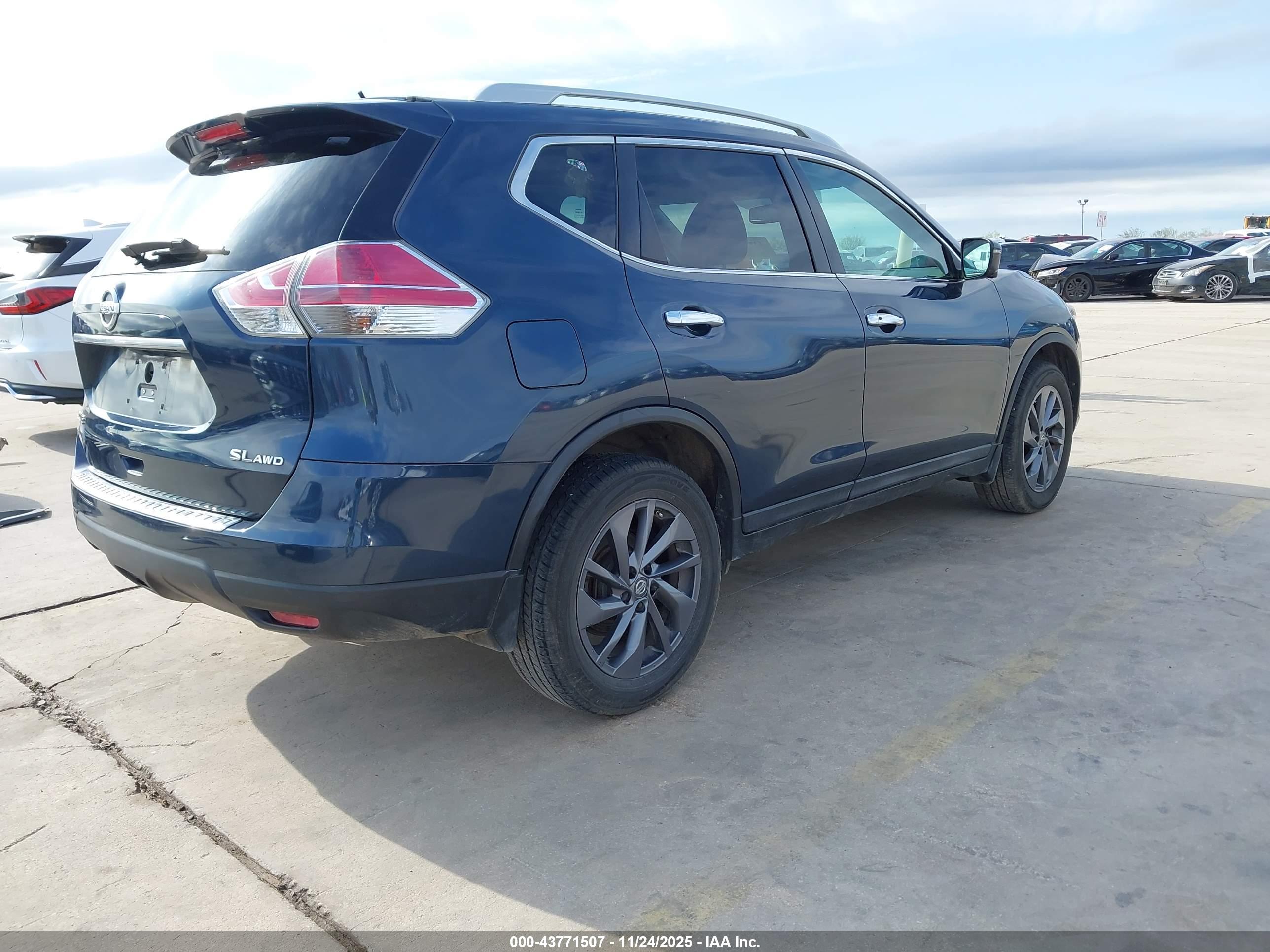 NISSAN ROGUE image 4