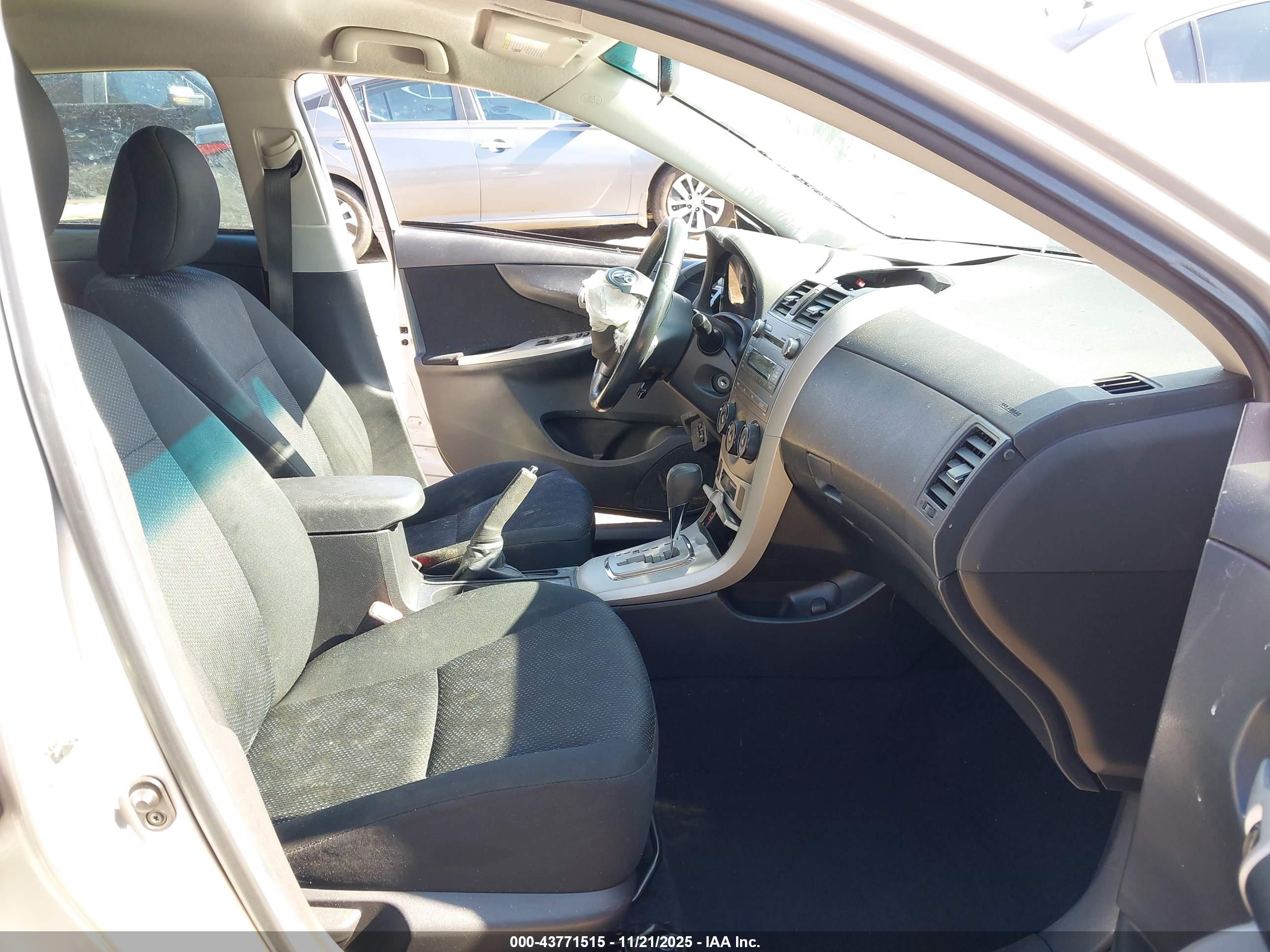 TOYOTA COROLLA image 5