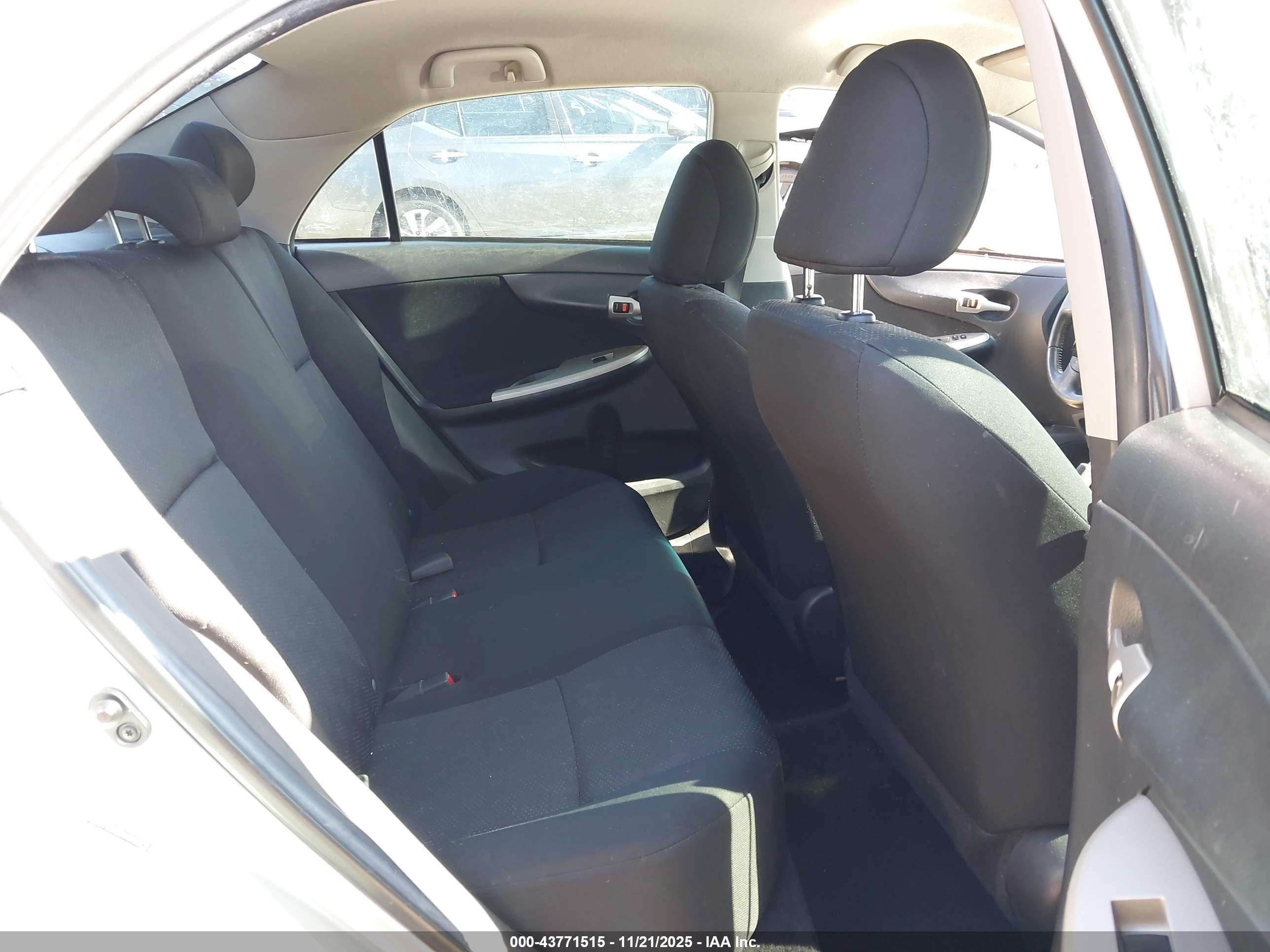 TOYOTA COROLLA image 8