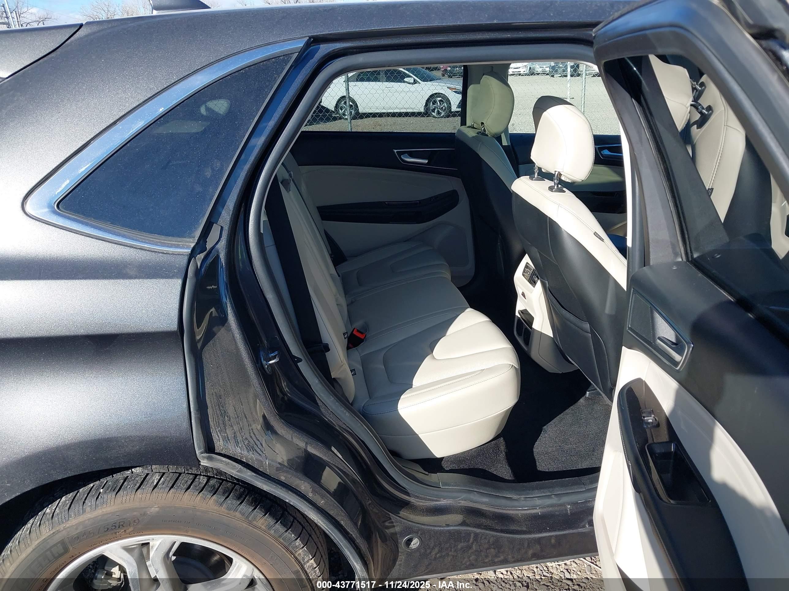 FORD EDGE image 8