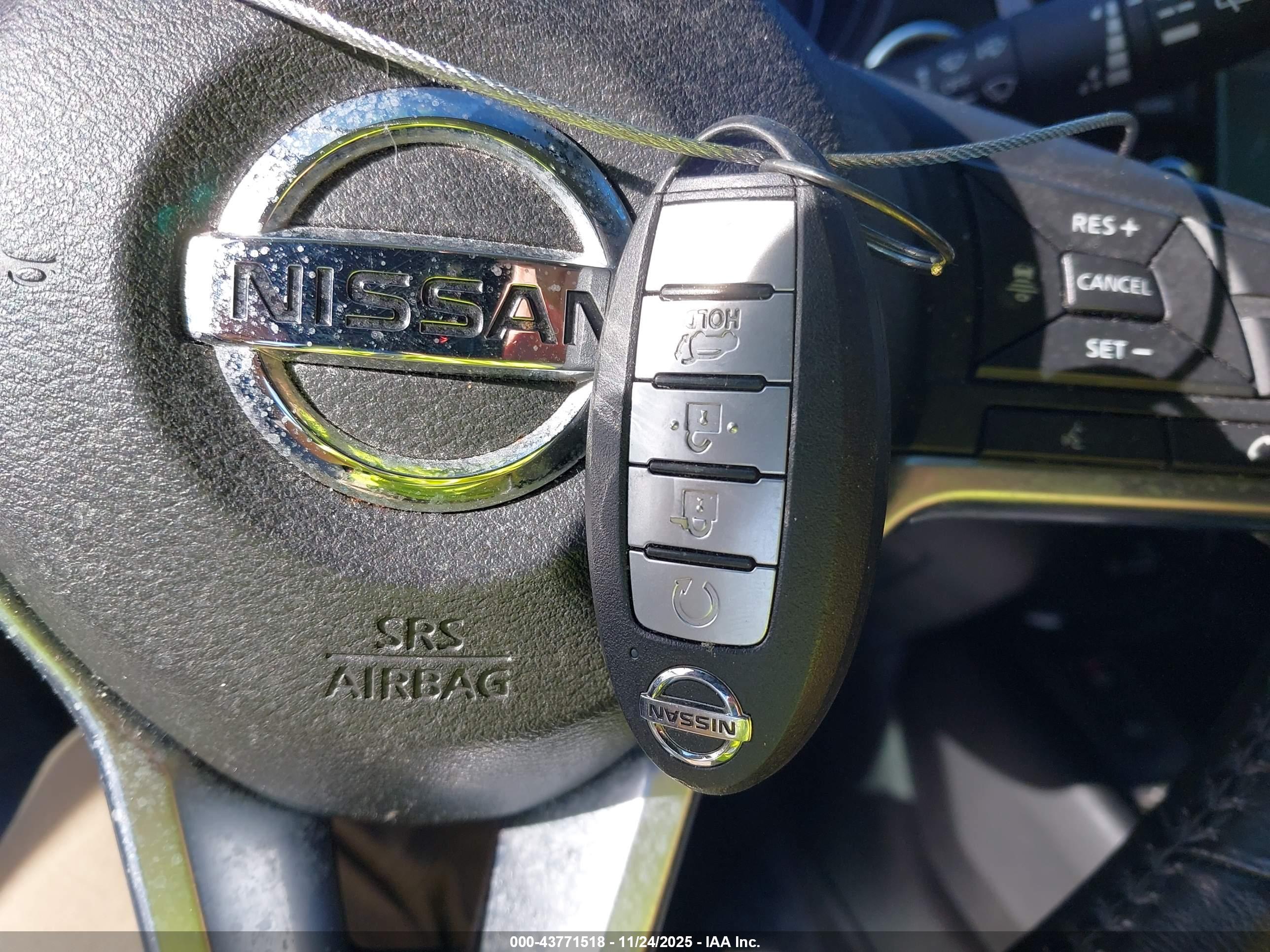 NISSAN ROGUE image 11