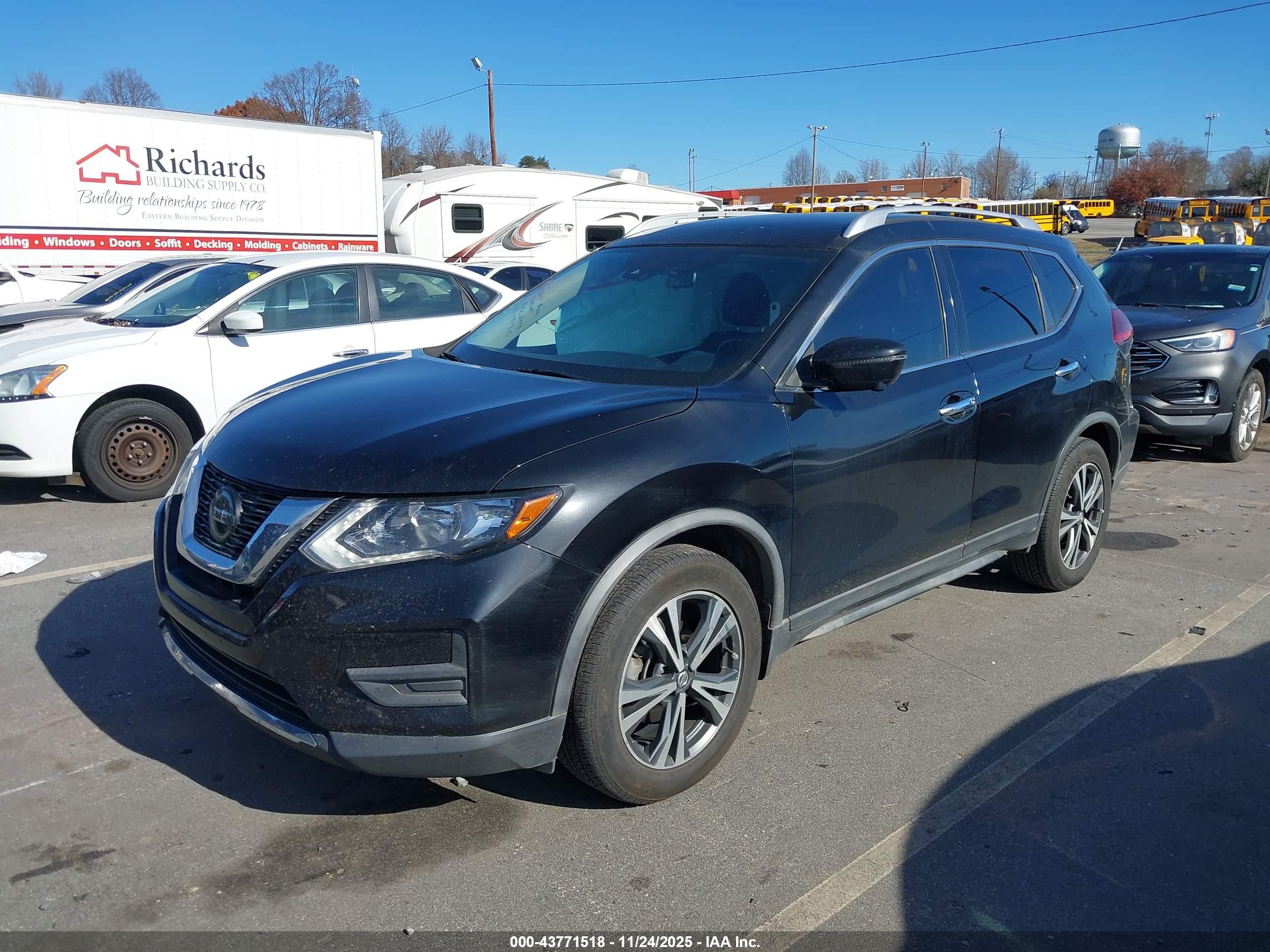 NISSAN ROGUE image 2