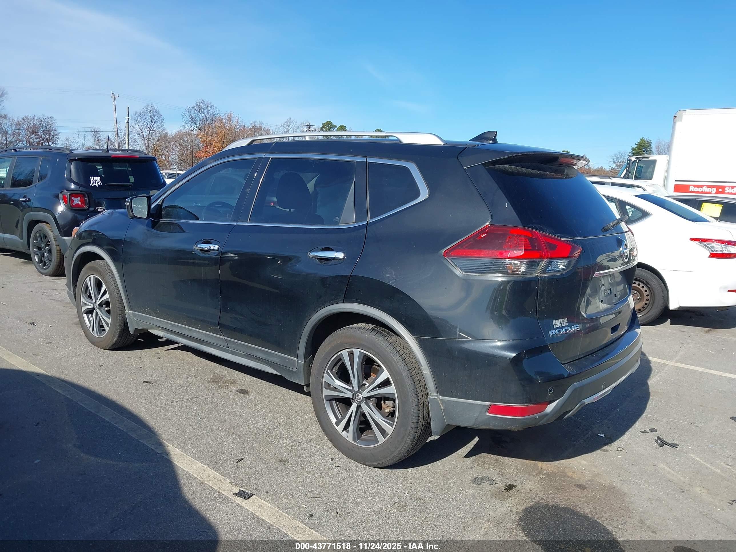 NISSAN ROGUE image 3