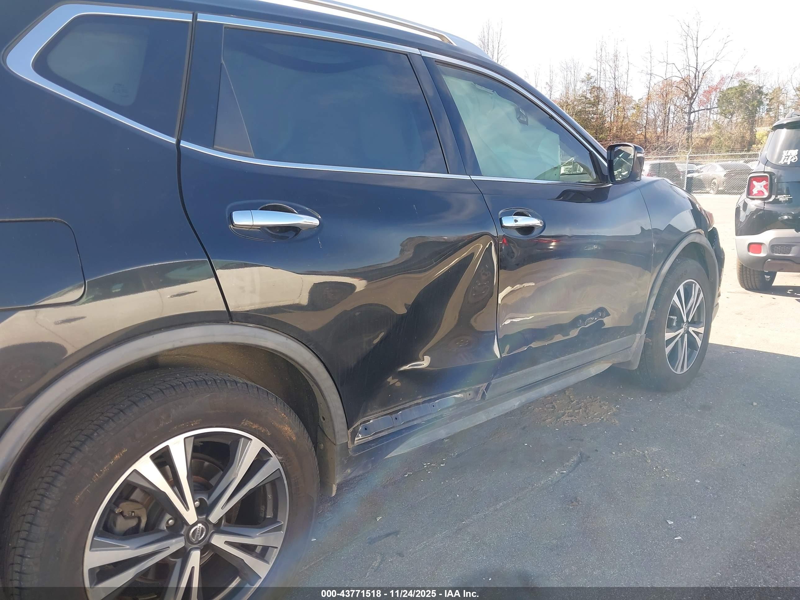 NISSAN ROGUE image 6
