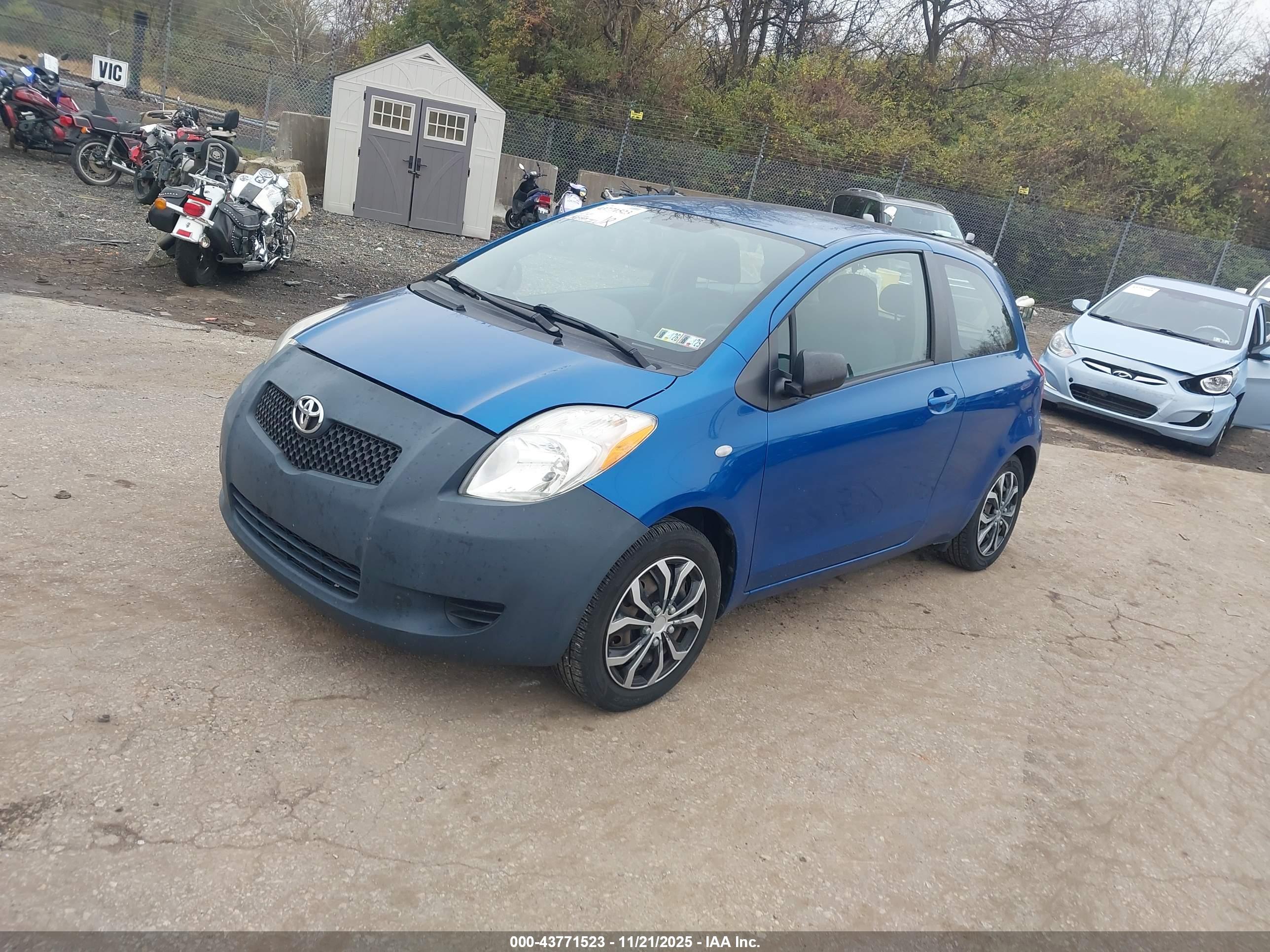 TOYOTA YARIS image 2