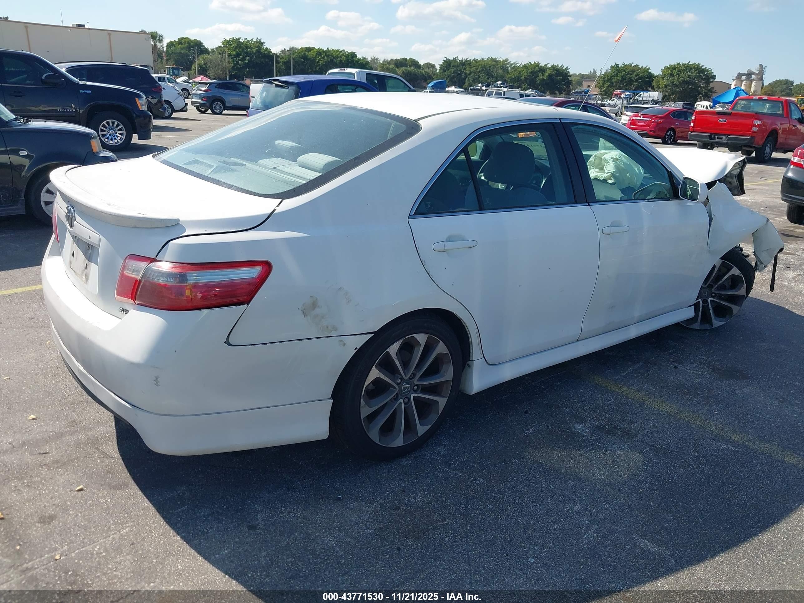 TOYOTA CAMRY image 4