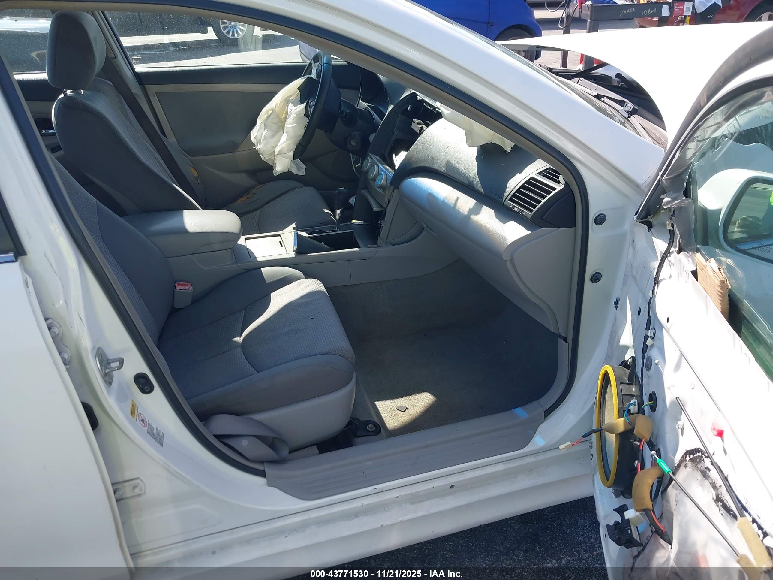 TOYOTA CAMRY image 5