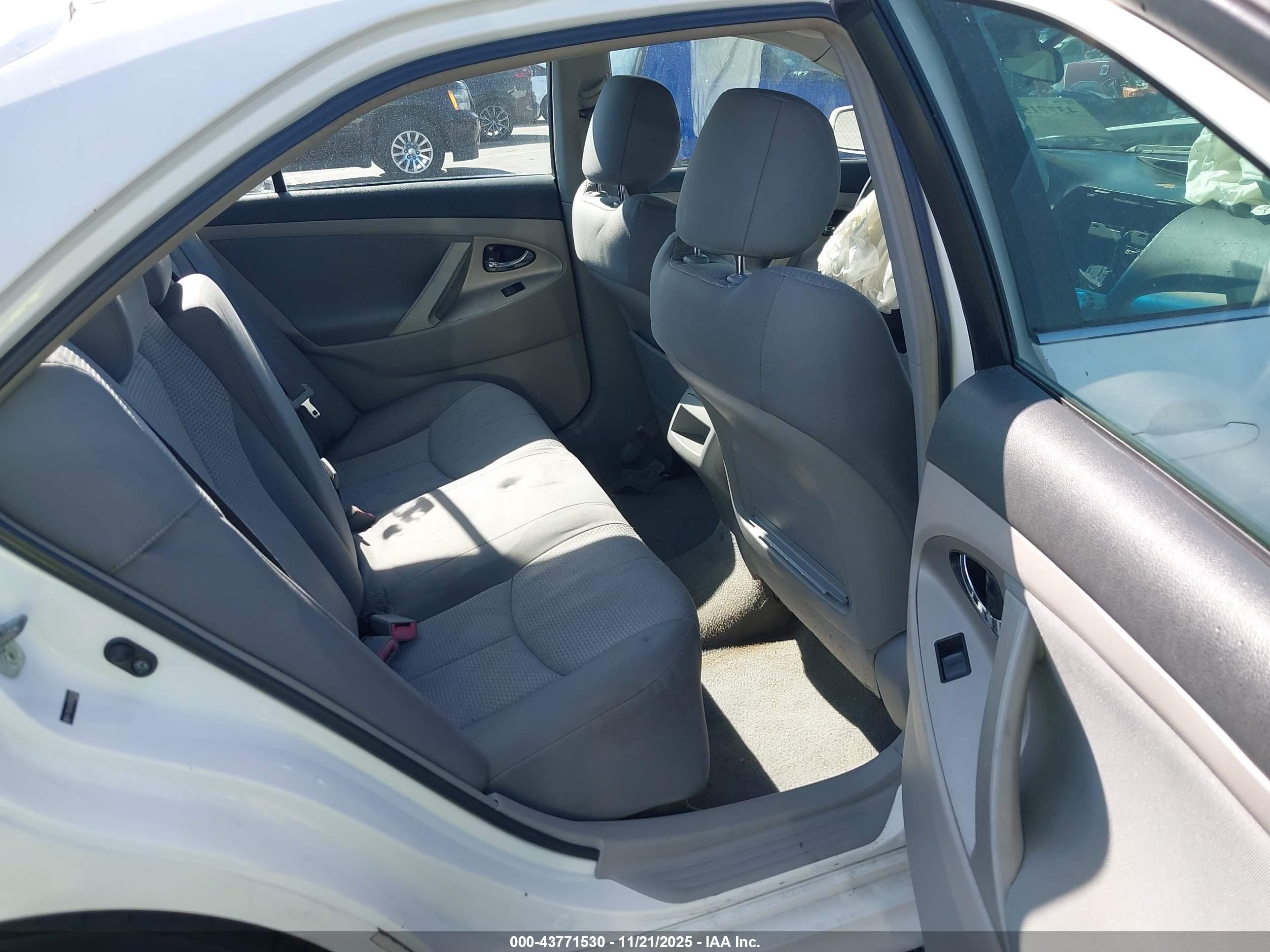 TOYOTA CAMRY image 8