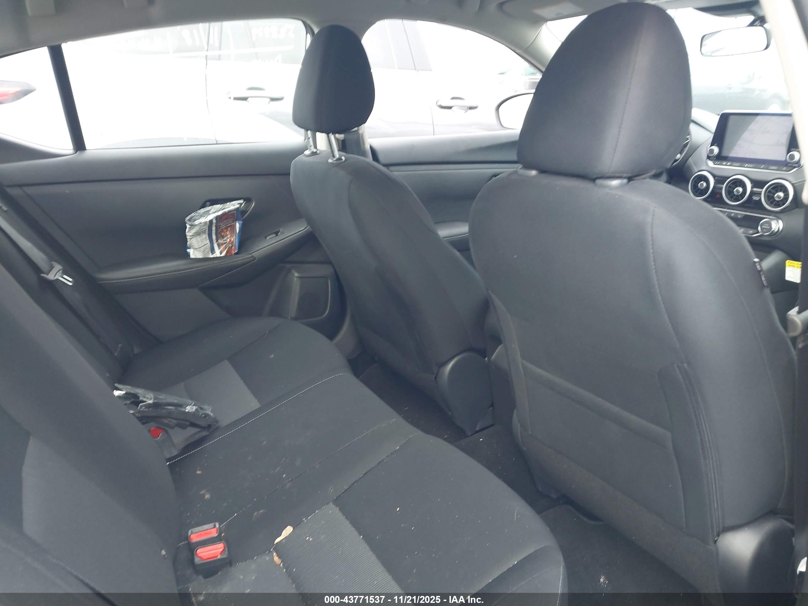 NISSAN SENTRA image 8