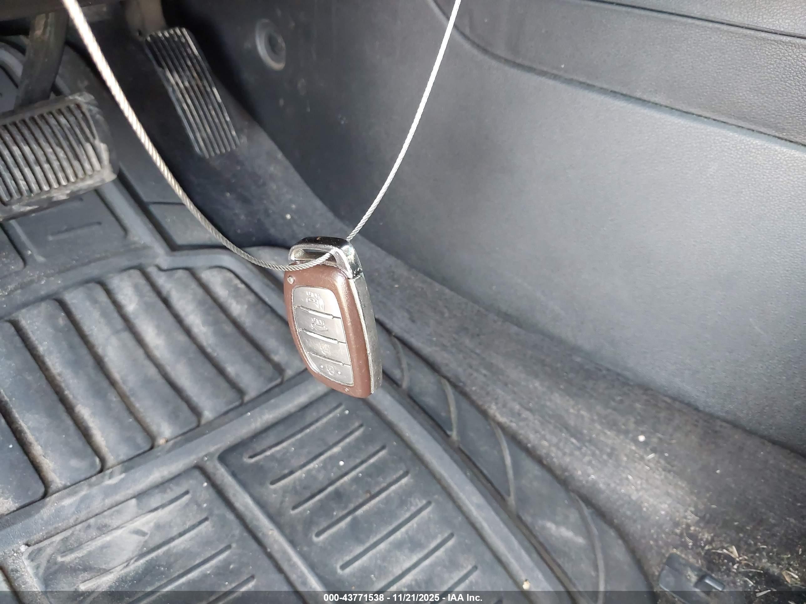 HYUNDAI ELANTRA image 11