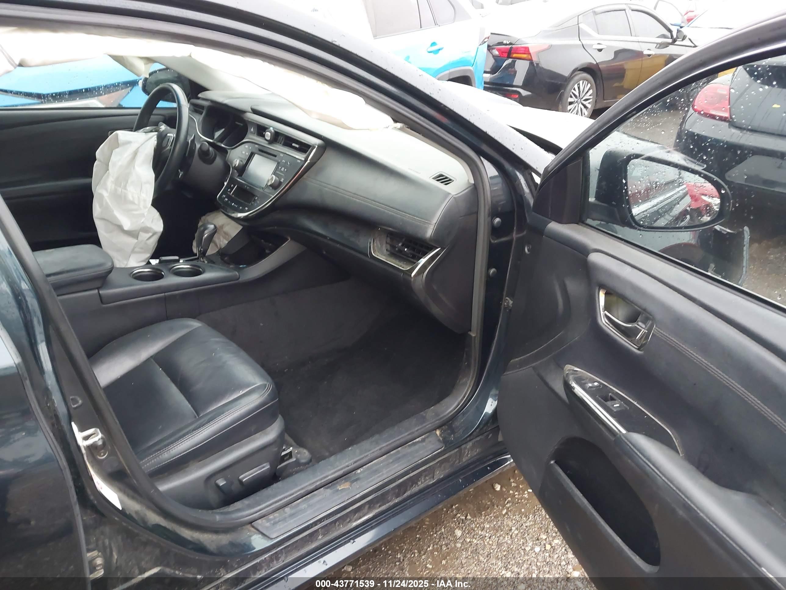 TOYOTA AVALON image 5