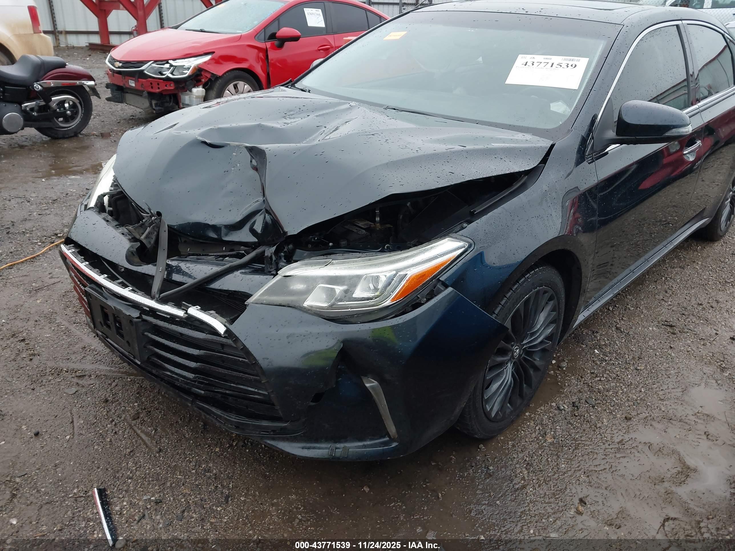 TOYOTA AVALON image 6