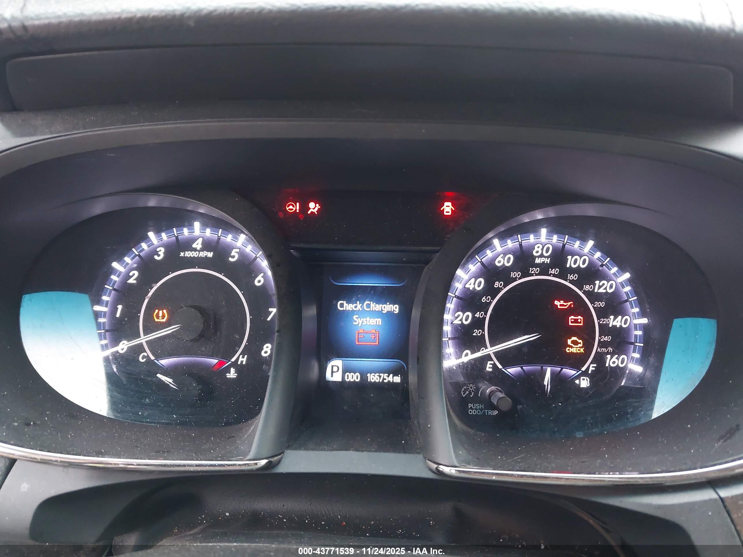 TOYOTA AVALON image 7