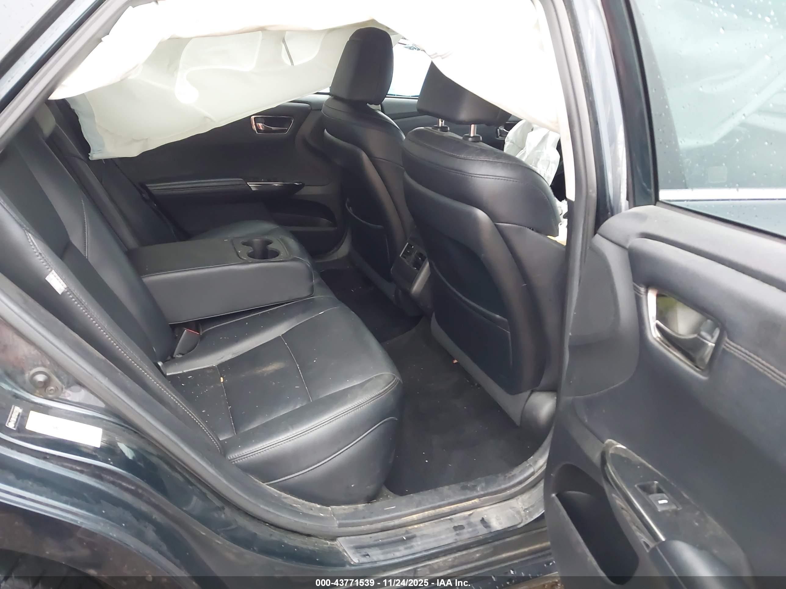 TOYOTA AVALON image 8