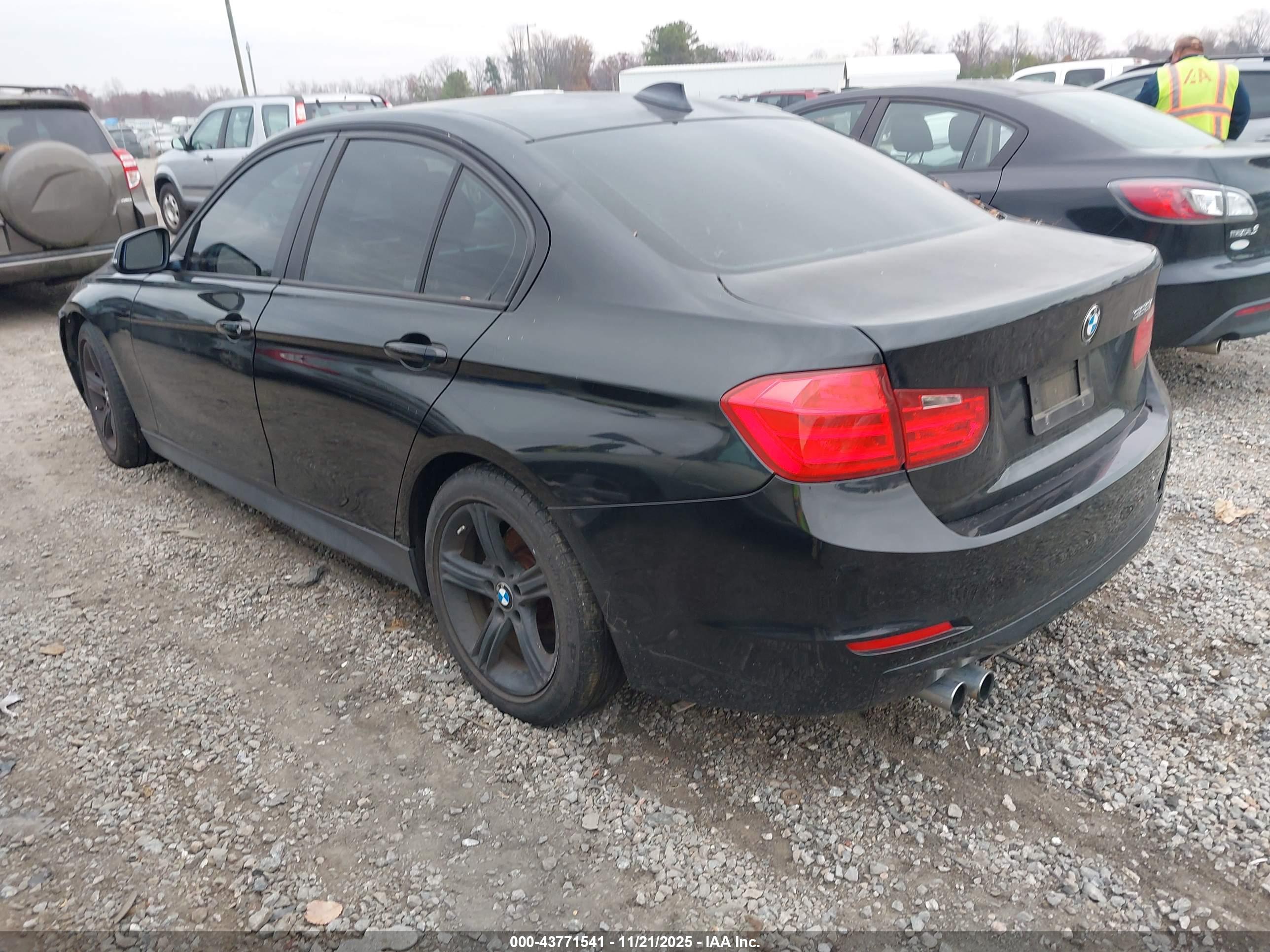 BMW 328I image 3