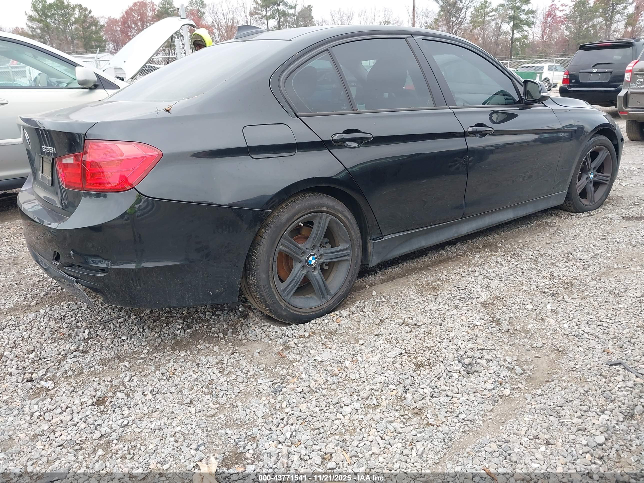 BMW 328I image 4