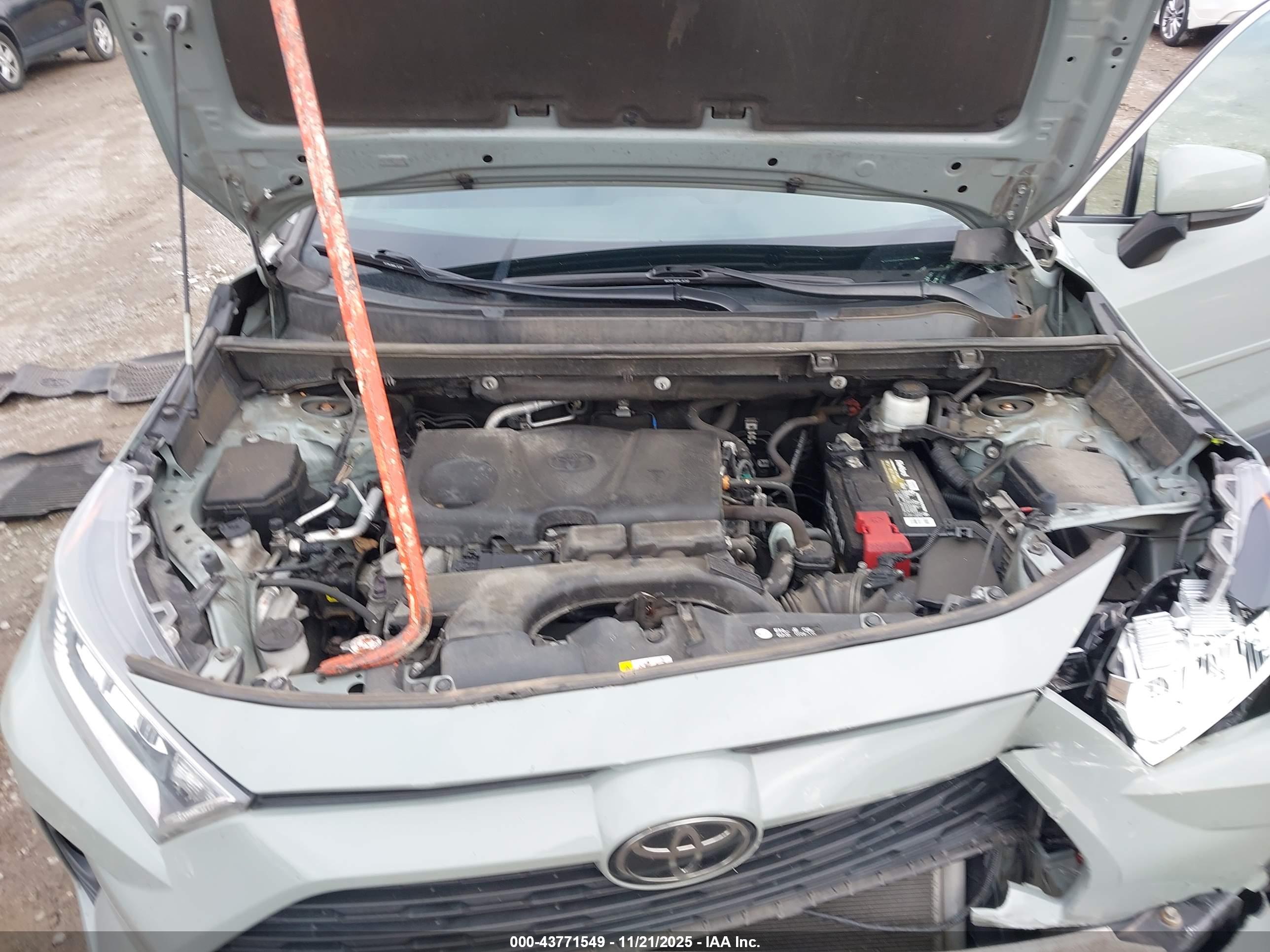 TOYOTA RAV4 image 10