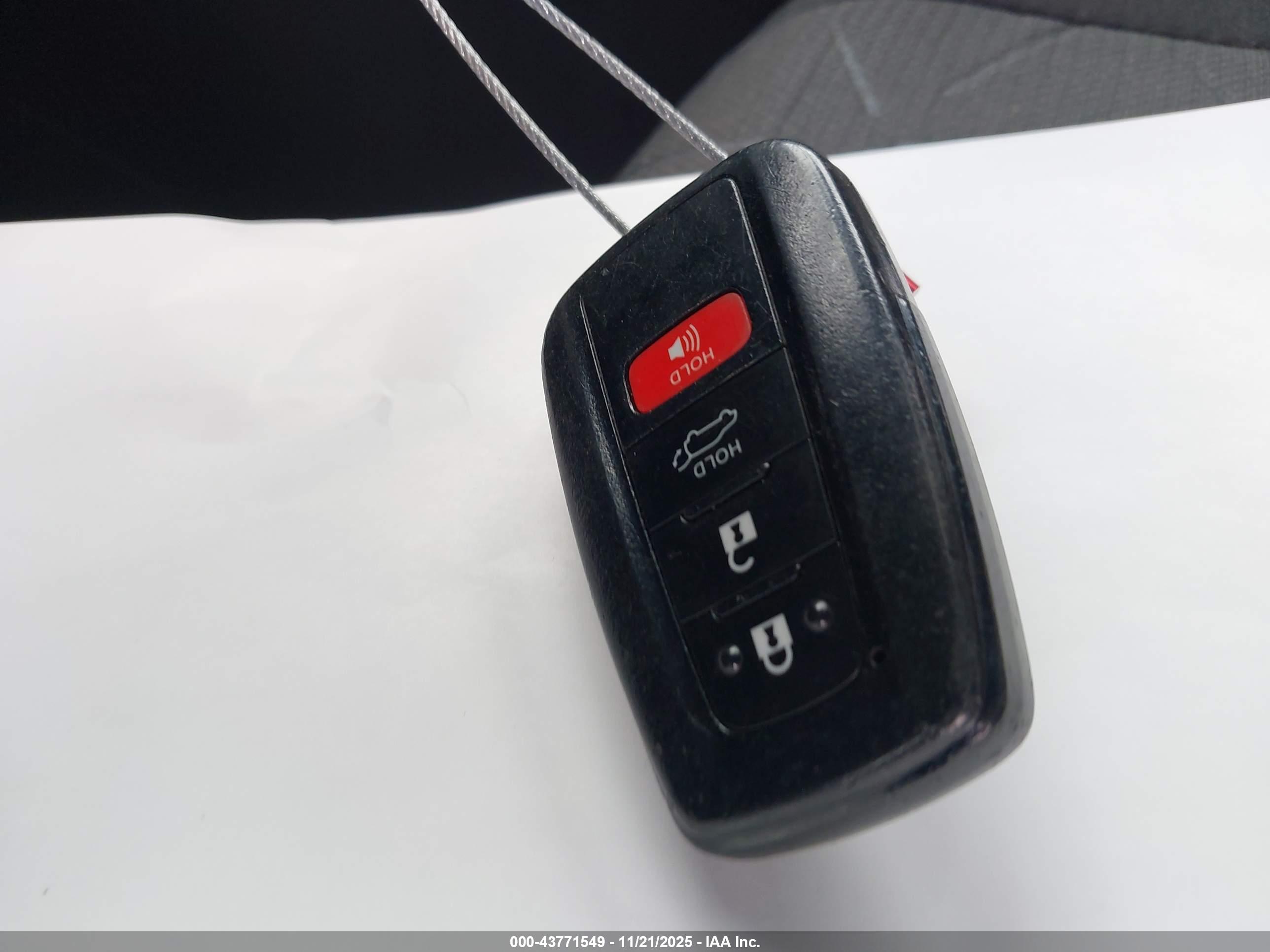 TOYOTA RAV4 image 11