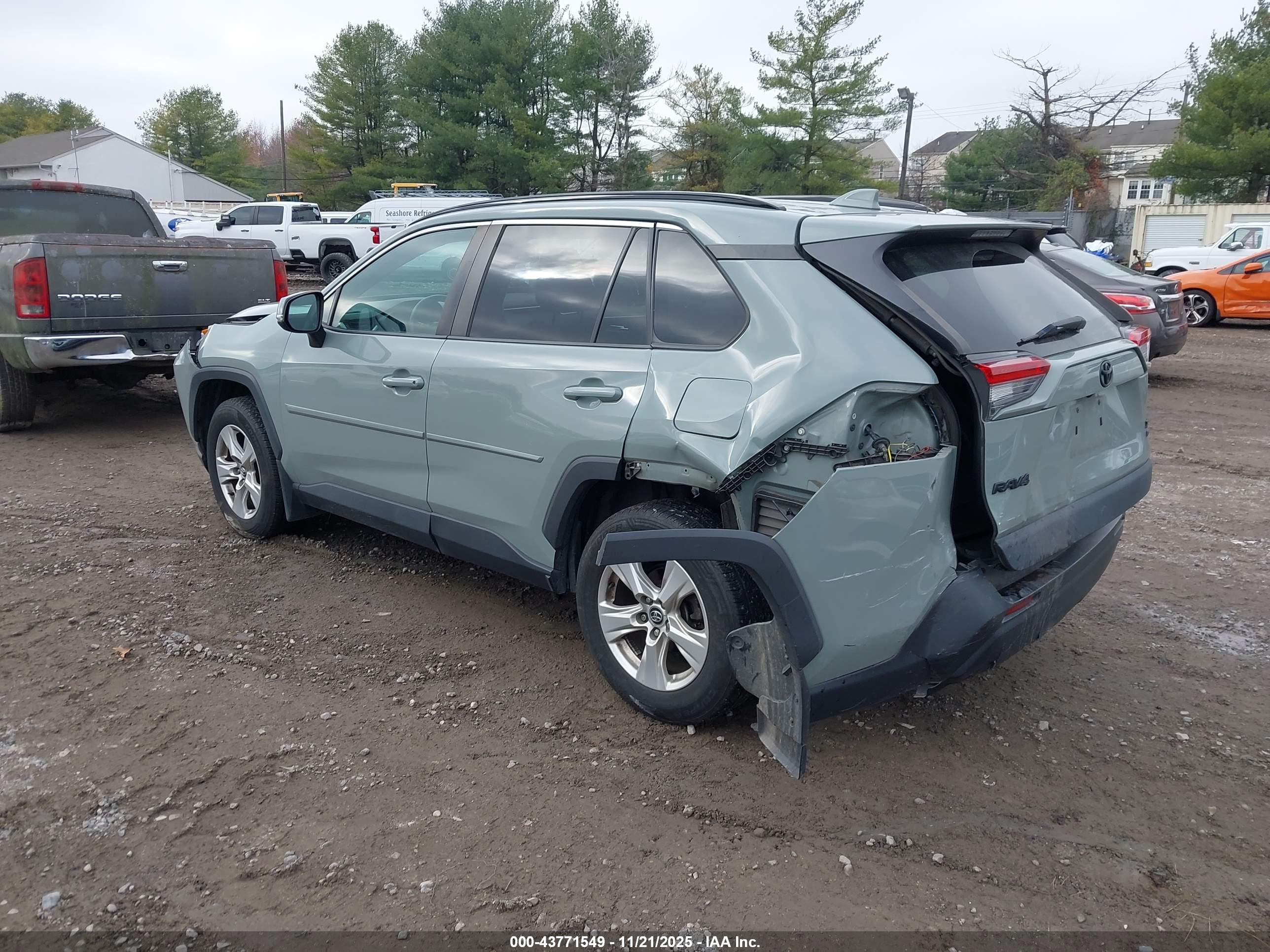 TOYOTA RAV4 image 3