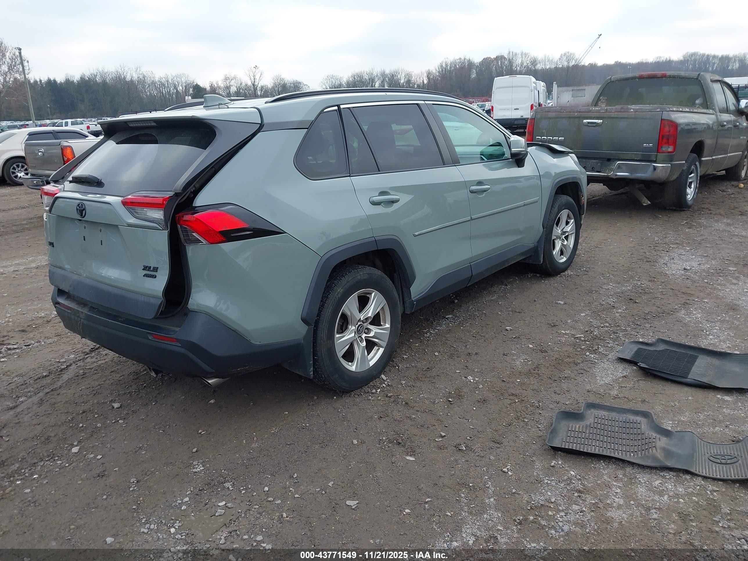 TOYOTA RAV4 image 4