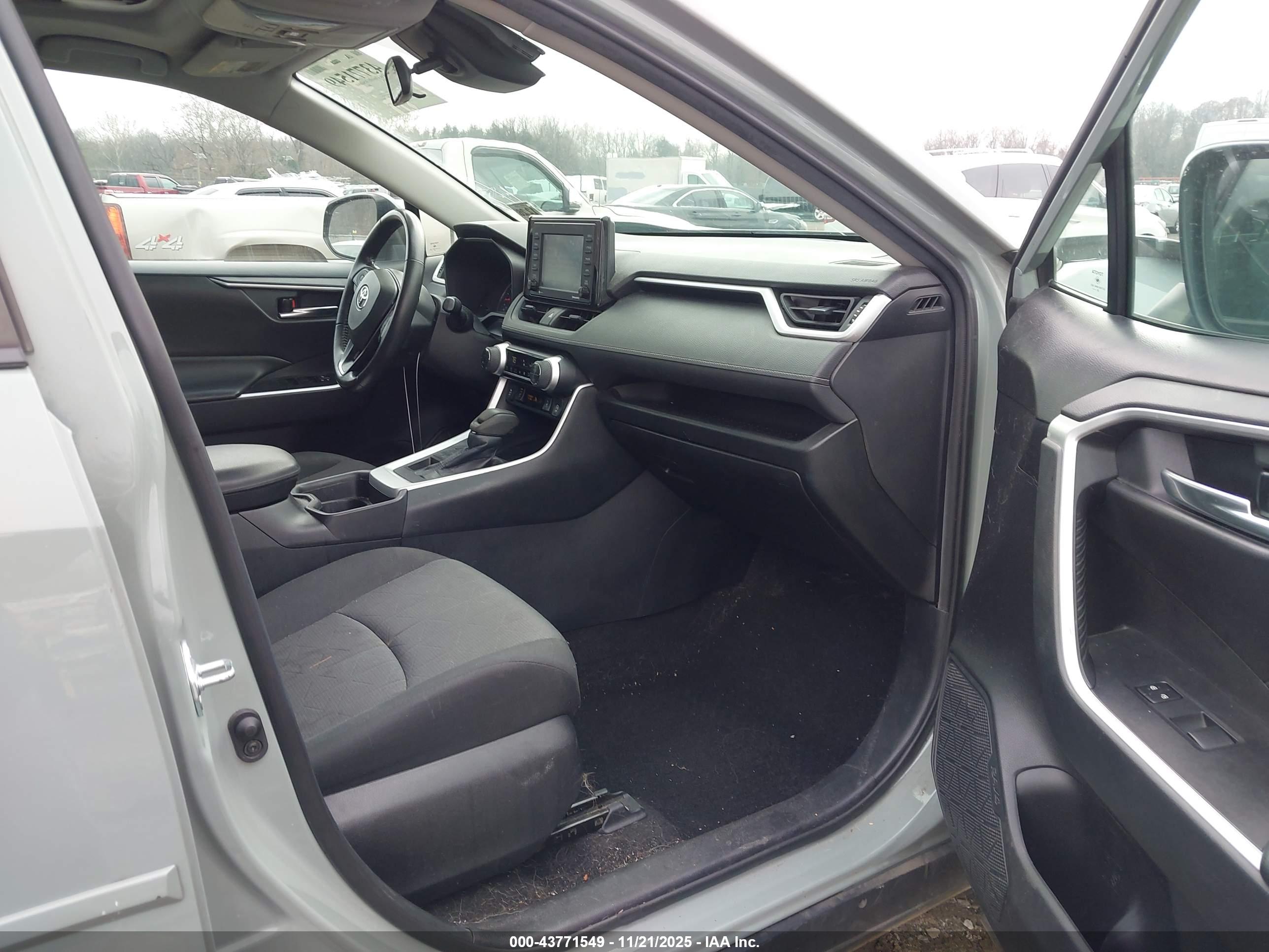 TOYOTA RAV4 image 5