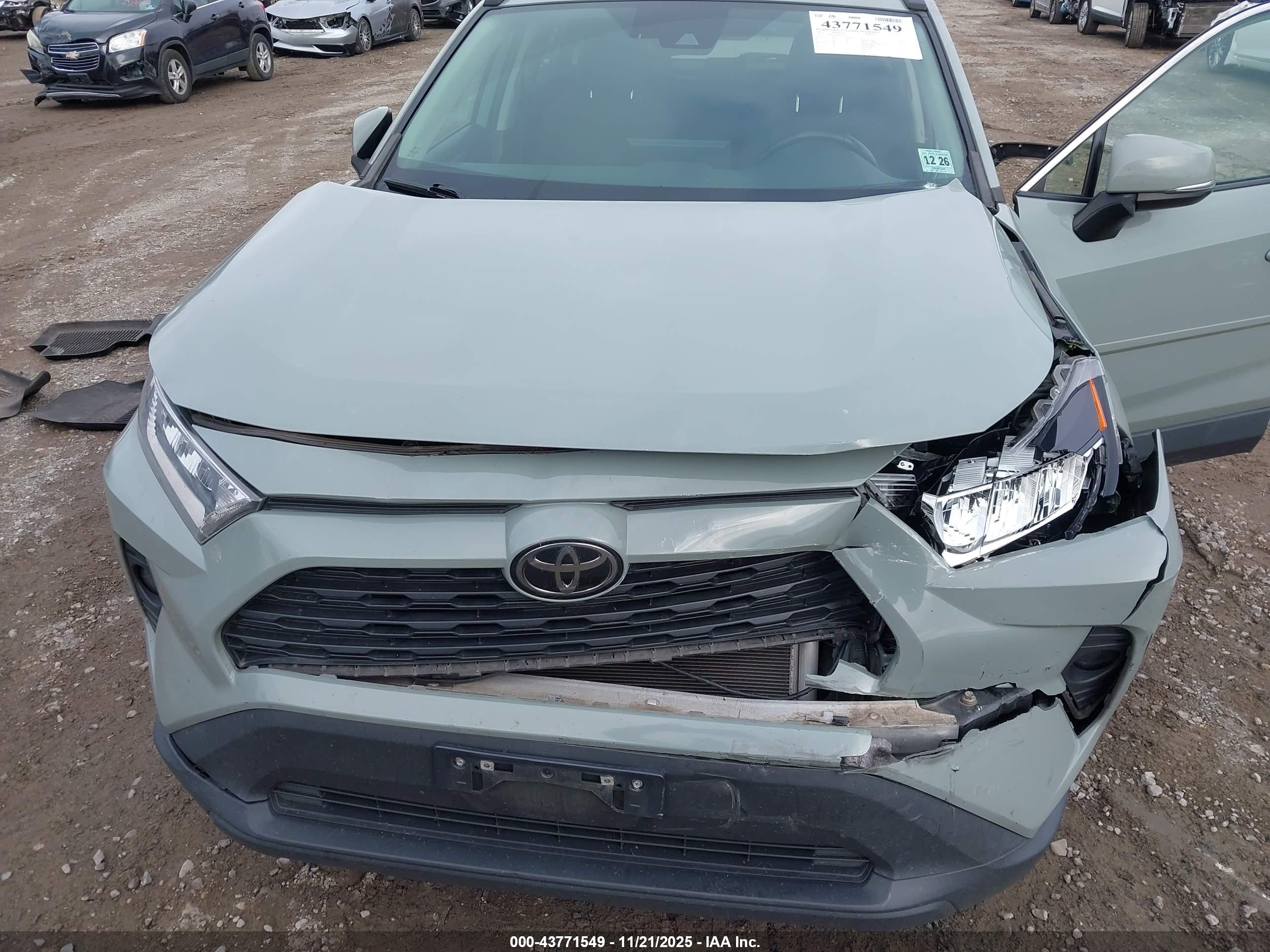 TOYOTA RAV4 image 6