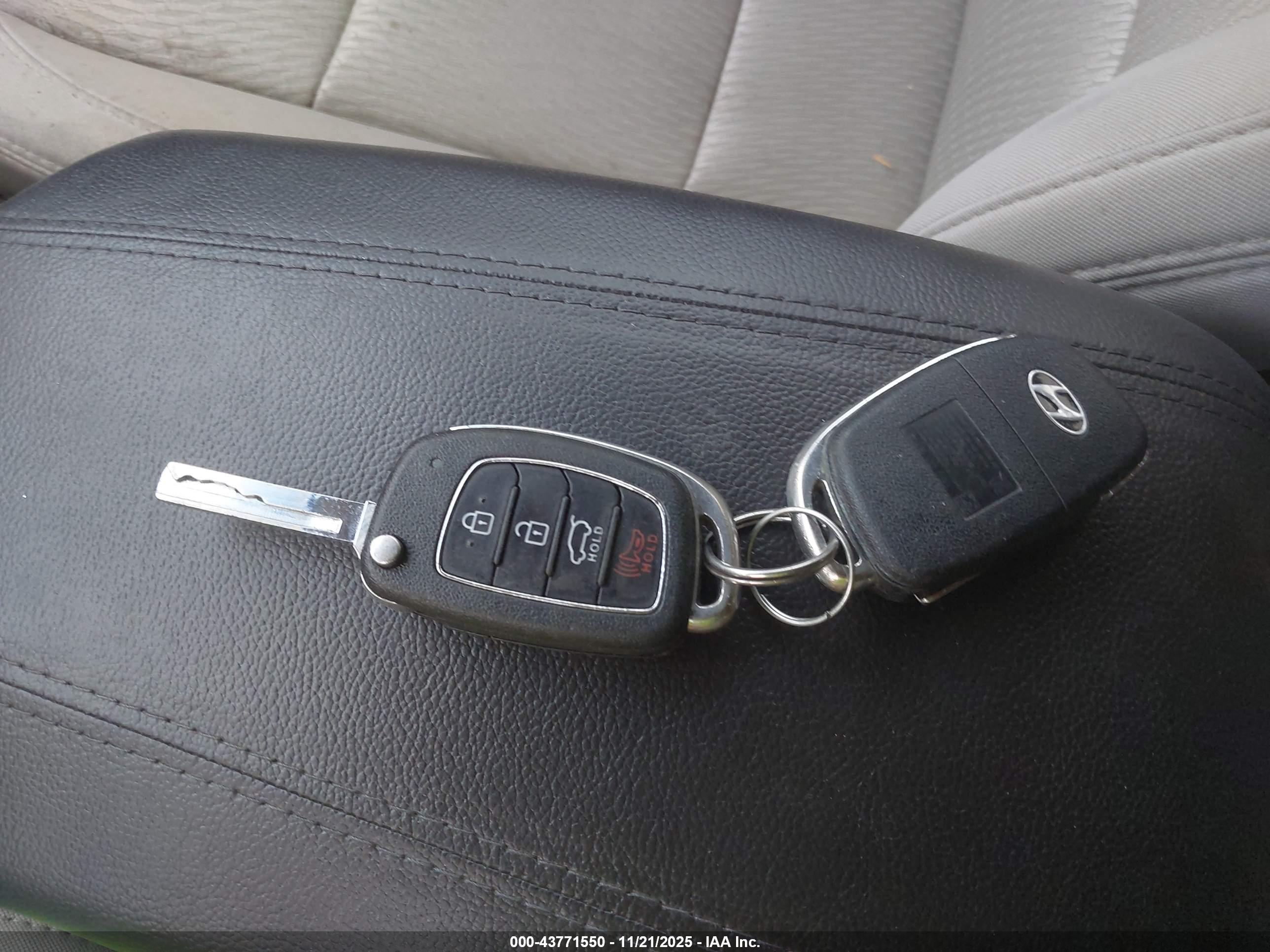 HYUNDAI SANTA image 11