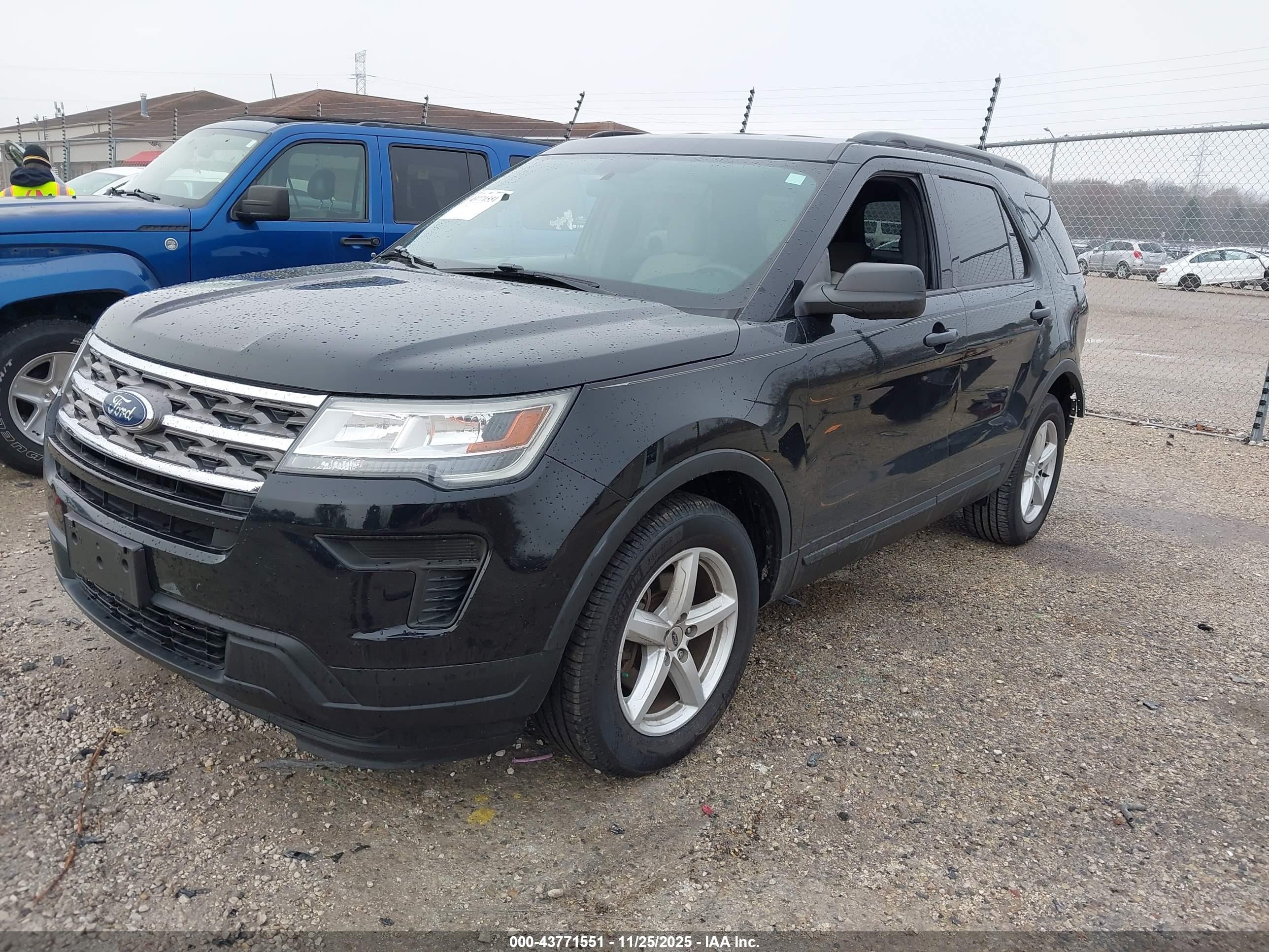 FORD EXPLORER image 2