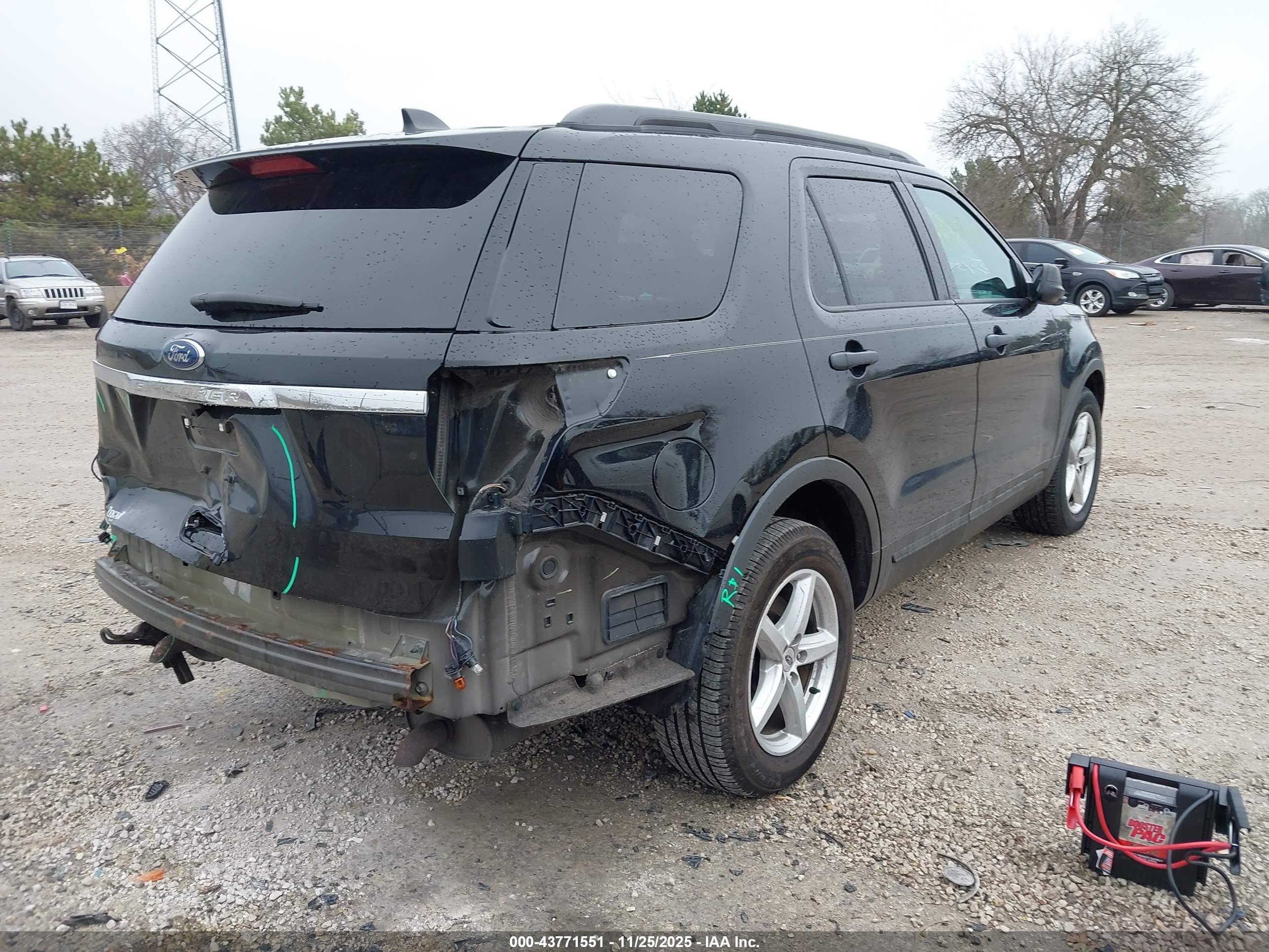 FORD EXPLORER image 4
