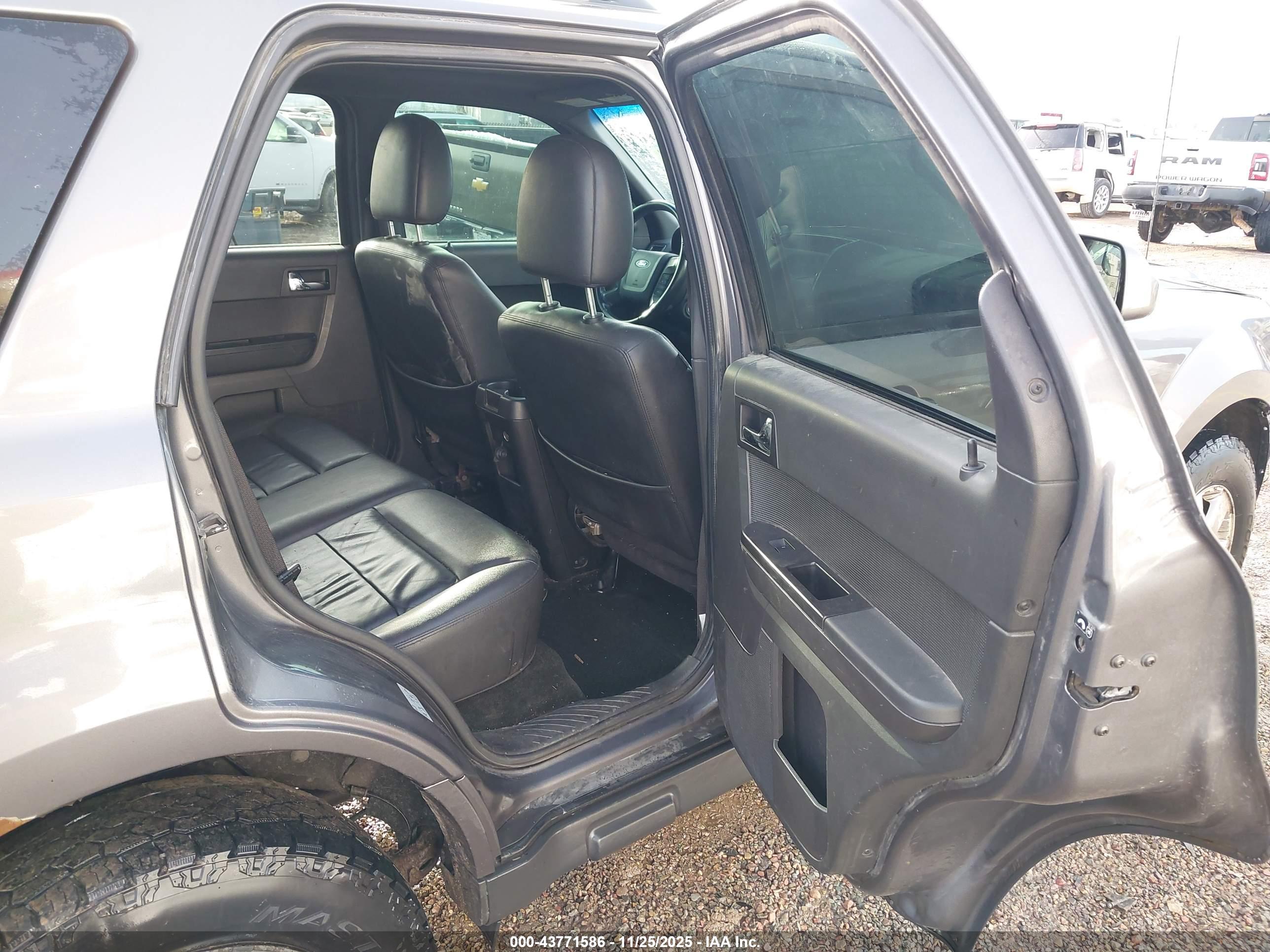 FORD ESCAPE image 8