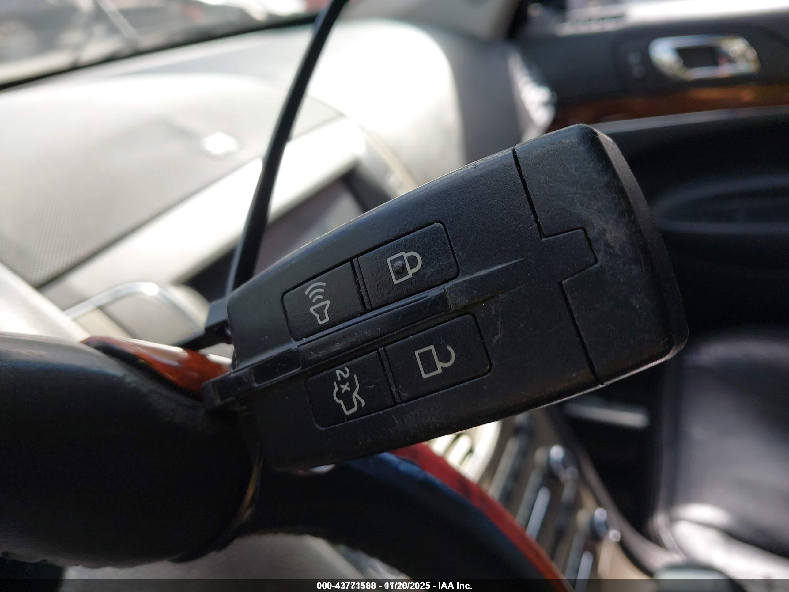 LINCOLN MKT image 11