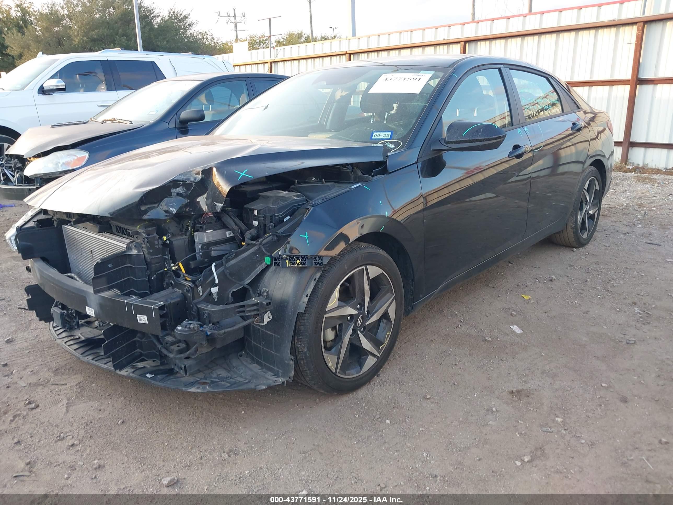 HYUNDAI ELANTRA image 2