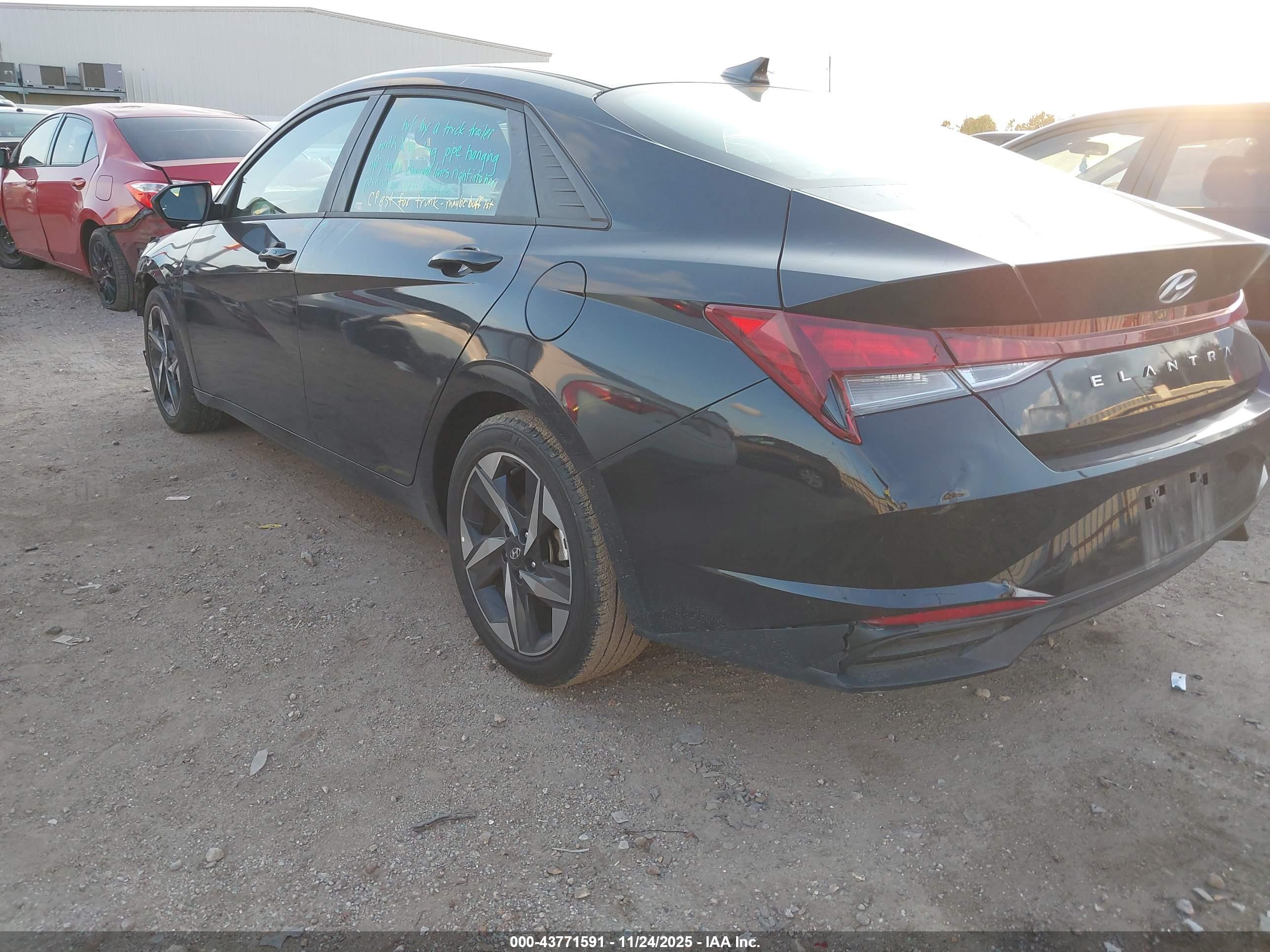 HYUNDAI ELANTRA image 3