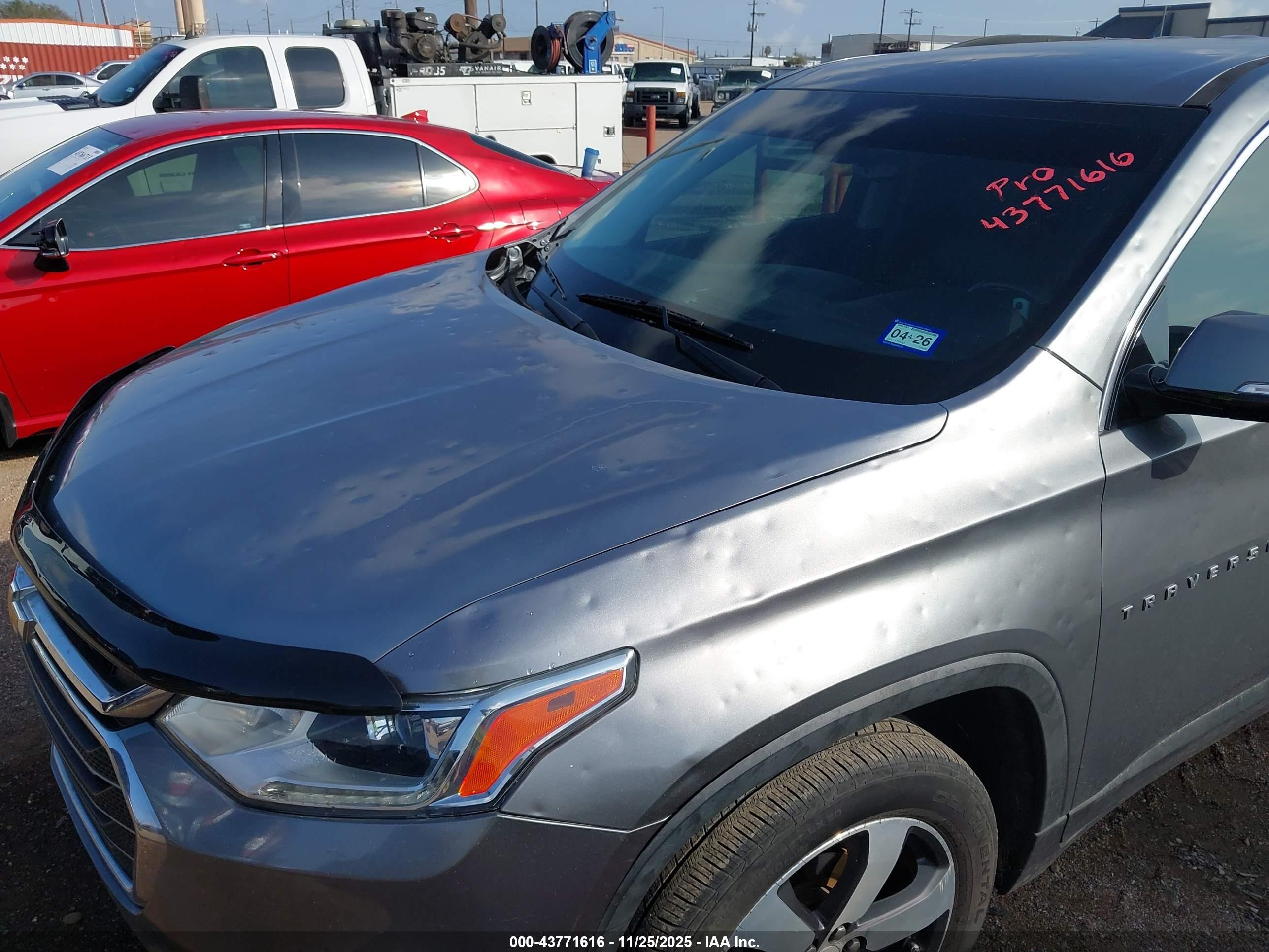 CHEVROLET TRAVERSE image 6