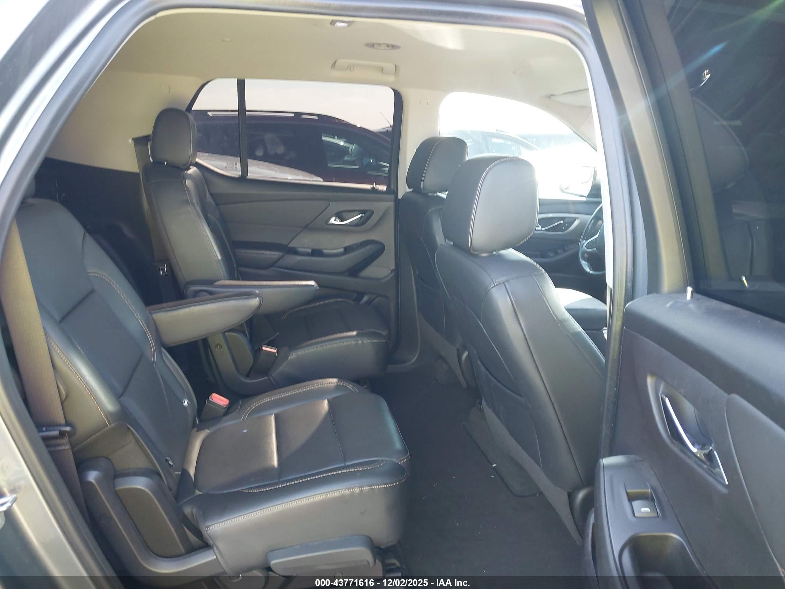 CHEVROLET TRAVERSE image 8