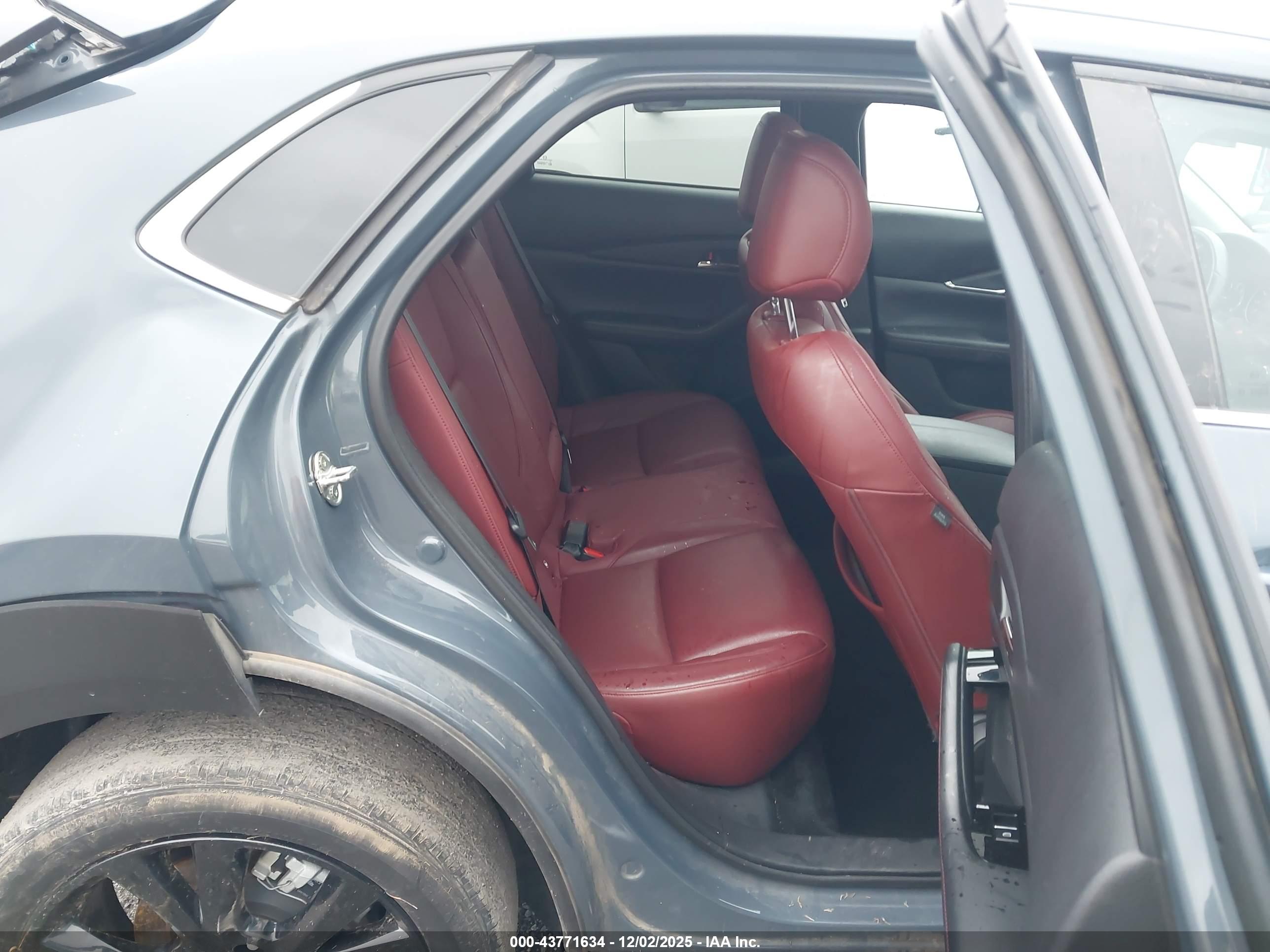 MAZDA CX-30 image 8