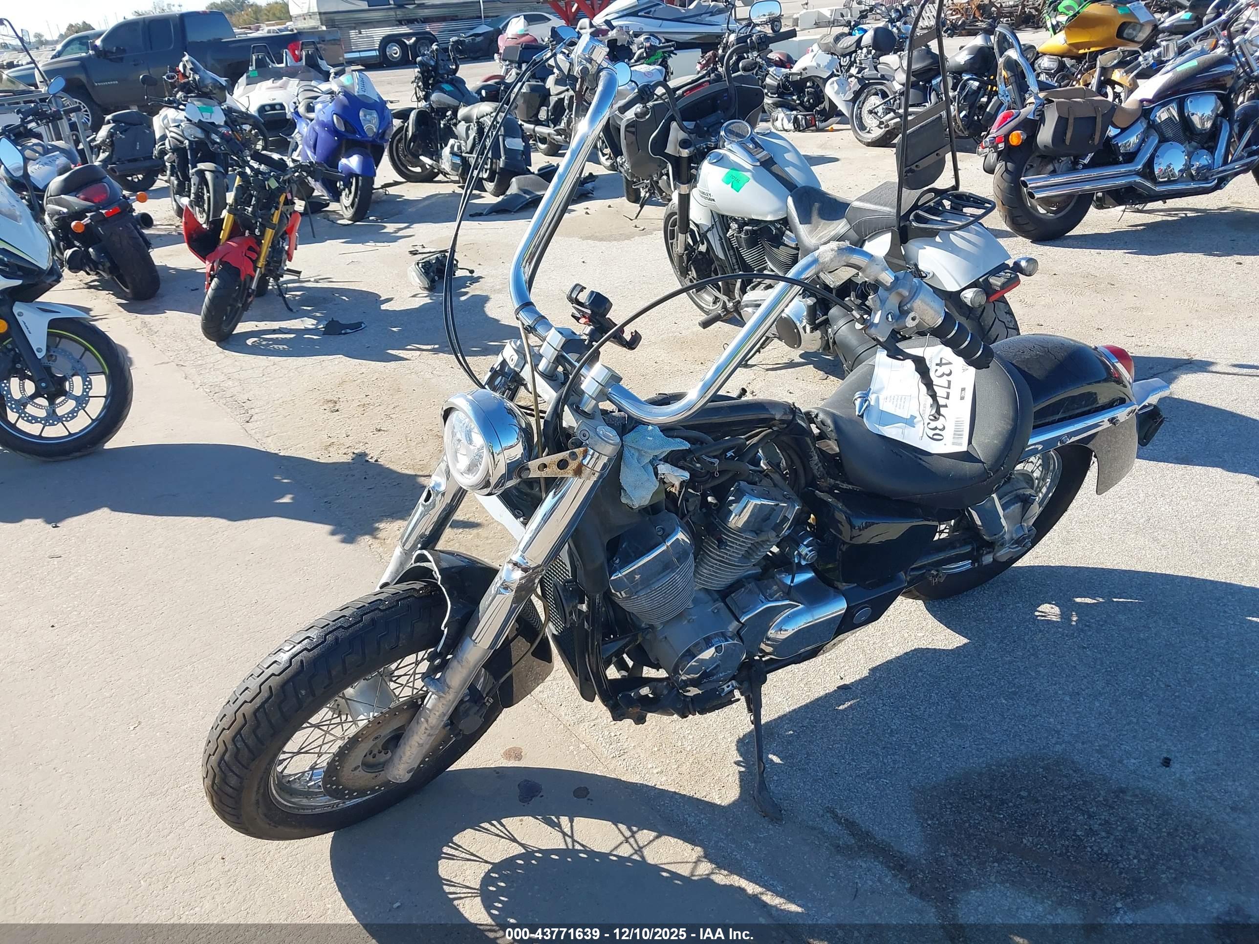 HONDA VT750 image 2