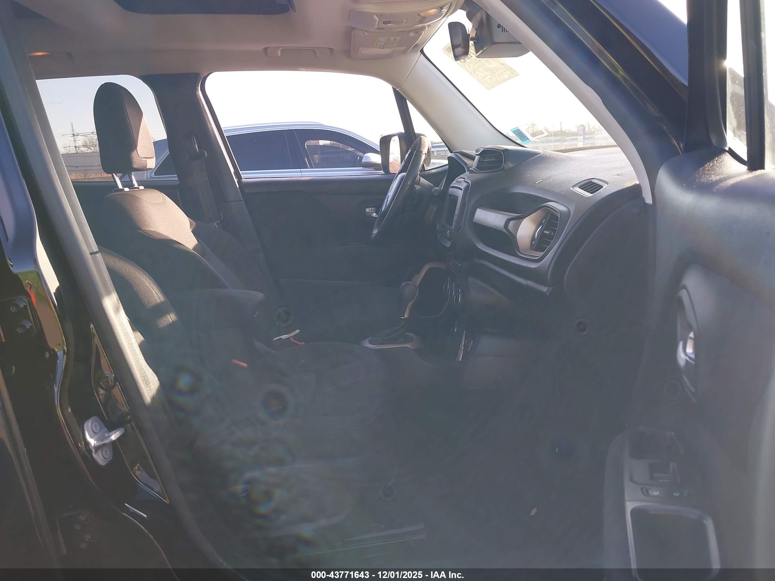 JEEP RENEGADE image 5