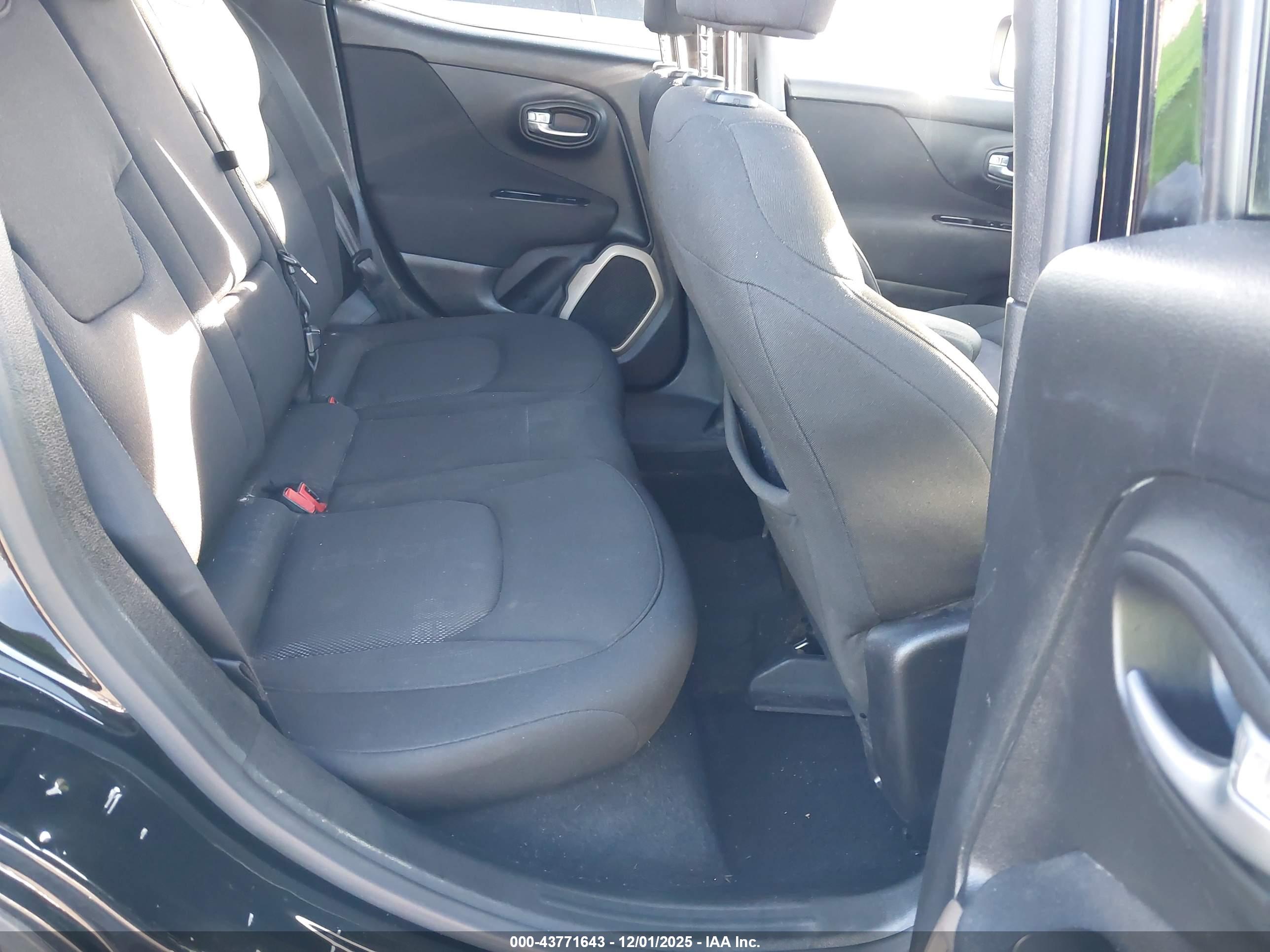 JEEP RENEGADE image 8